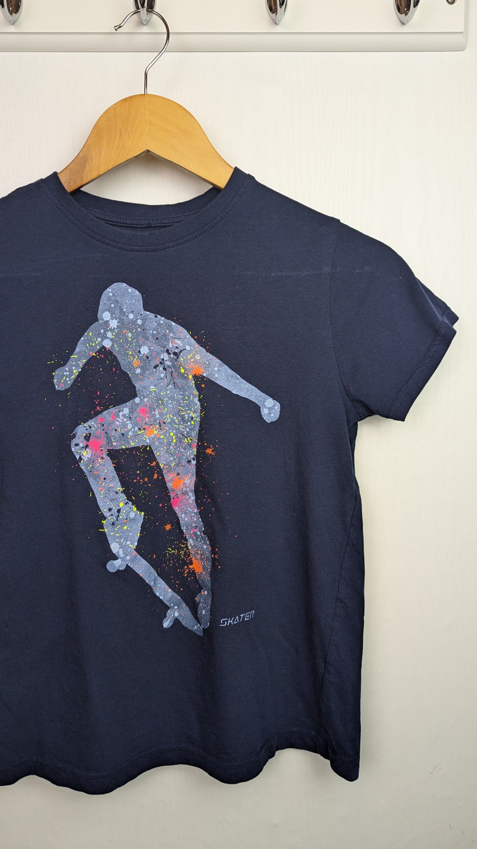 Primark Navy Skate Top - Boys 9 - 10 Years - Little Ones Preloved. Second Hand Children's & Preloved Baby, Kids, Girls & Boys Clothes. UK online