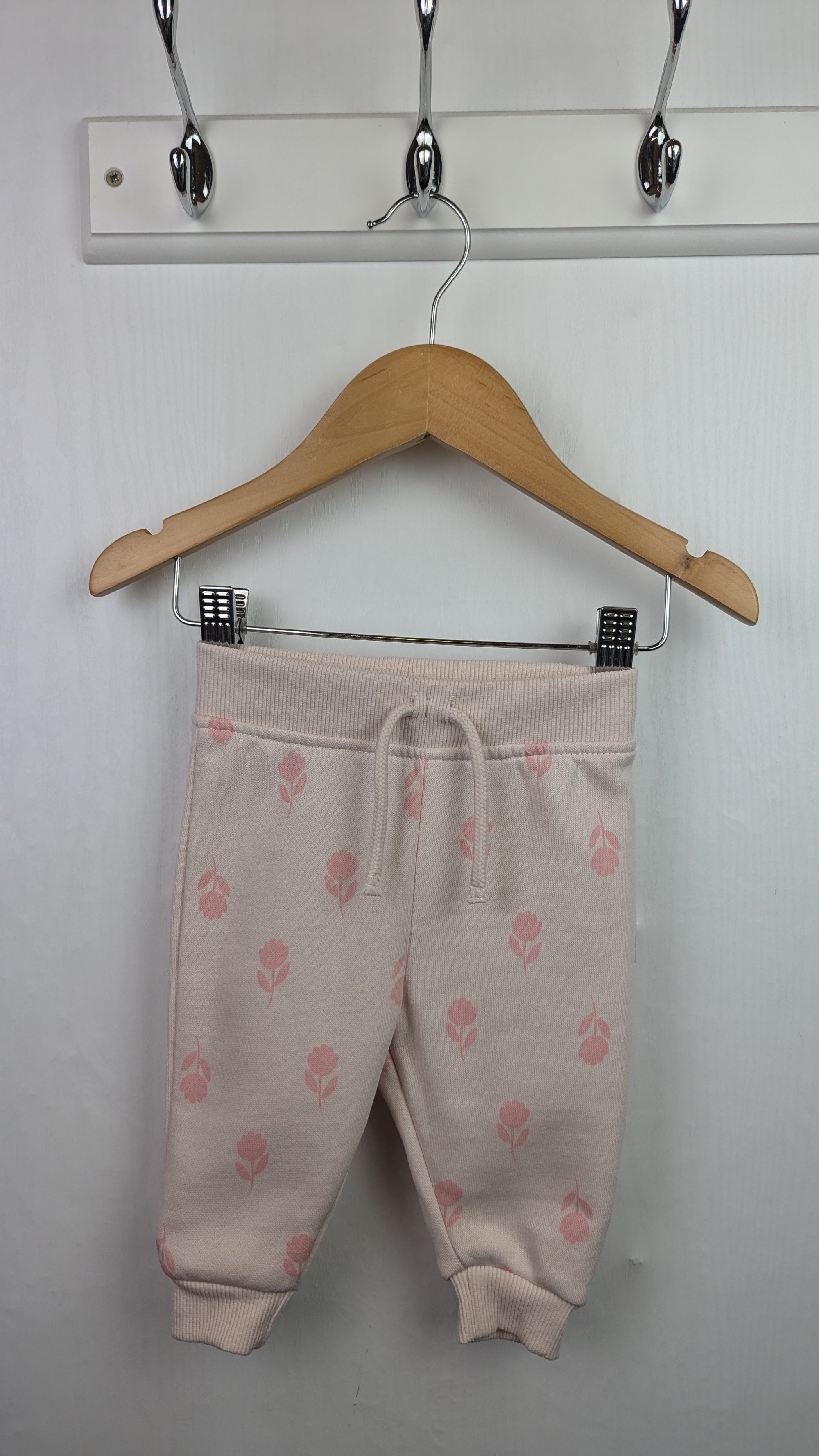 Primark Pink Floral Jogging Bottoms - Girls 3 - 6 Months - Little Ones Preloved. Second Hand Children's & Preloved Baby, Kids, Girls & Boys Clothes. UK online