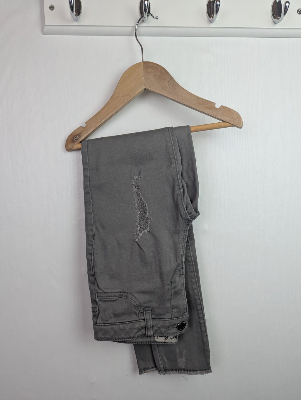 Primark Ripped Skinny Grey Jeans - Boys 9 - 10 Years - Little Ones Preloved. Second Hand Children's & Preloved Baby, Kids, Girls & Boys Clothes. UK online