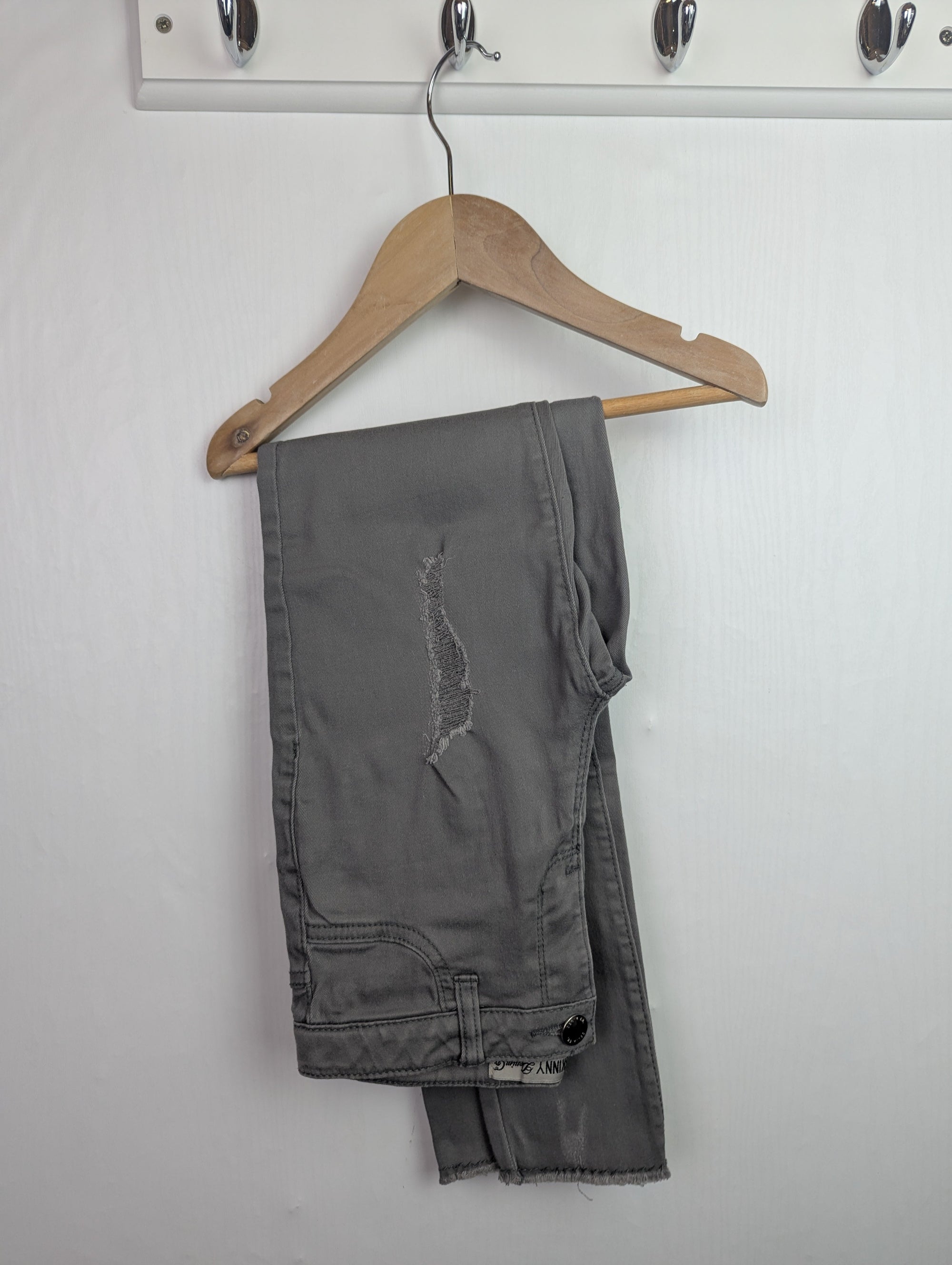 Primark Ripped Skinny Grey Jeans - Boys 9 - 10 Years - Little Ones Preloved. Second Hand Children's & Preloved Baby, Kids, Girls & Boys Clothes. UK online