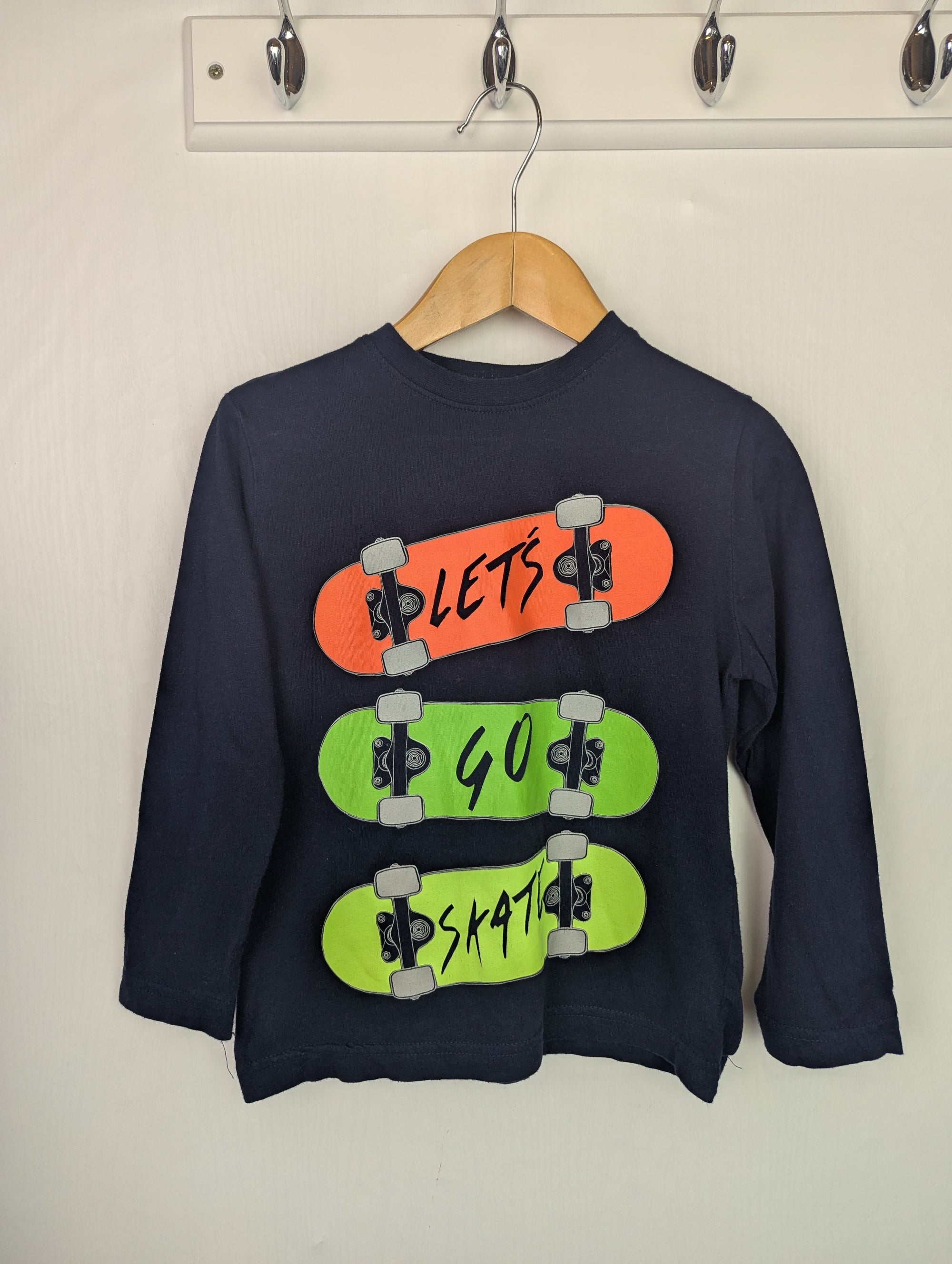 Primark Skate Board Top - Boys 3 - 4 Years - Little Ones Preloved. Second Hand Children's & Preloved Baby, Kids, Girls & Boys Clothes. UK online