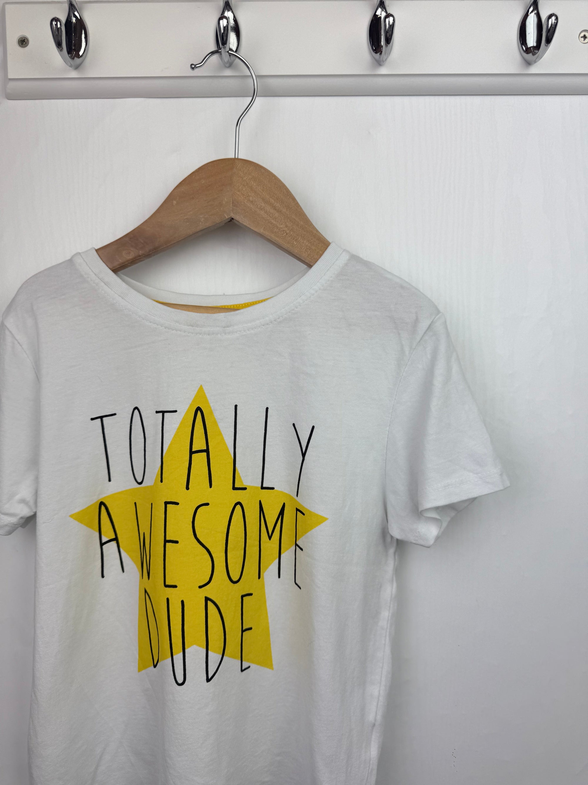 Primark Totally Awesome Dude Top - Boys 5 - 6 Years - Little Ones Preloved. Second Hand Children's & Preloved Baby, Kids, Girls & Boys Clothes. UK online