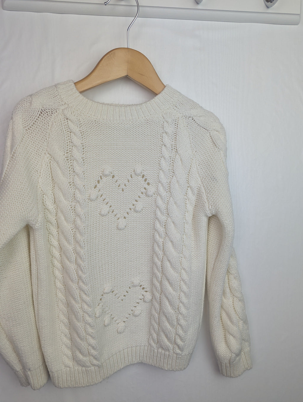 Primark White Heart Knit Jumper - Girls 5 - 6 Years - Little Ones Preloved. Second Hand Children's & Preloved Baby, Kids, Girls & Boys Clothes. UK online