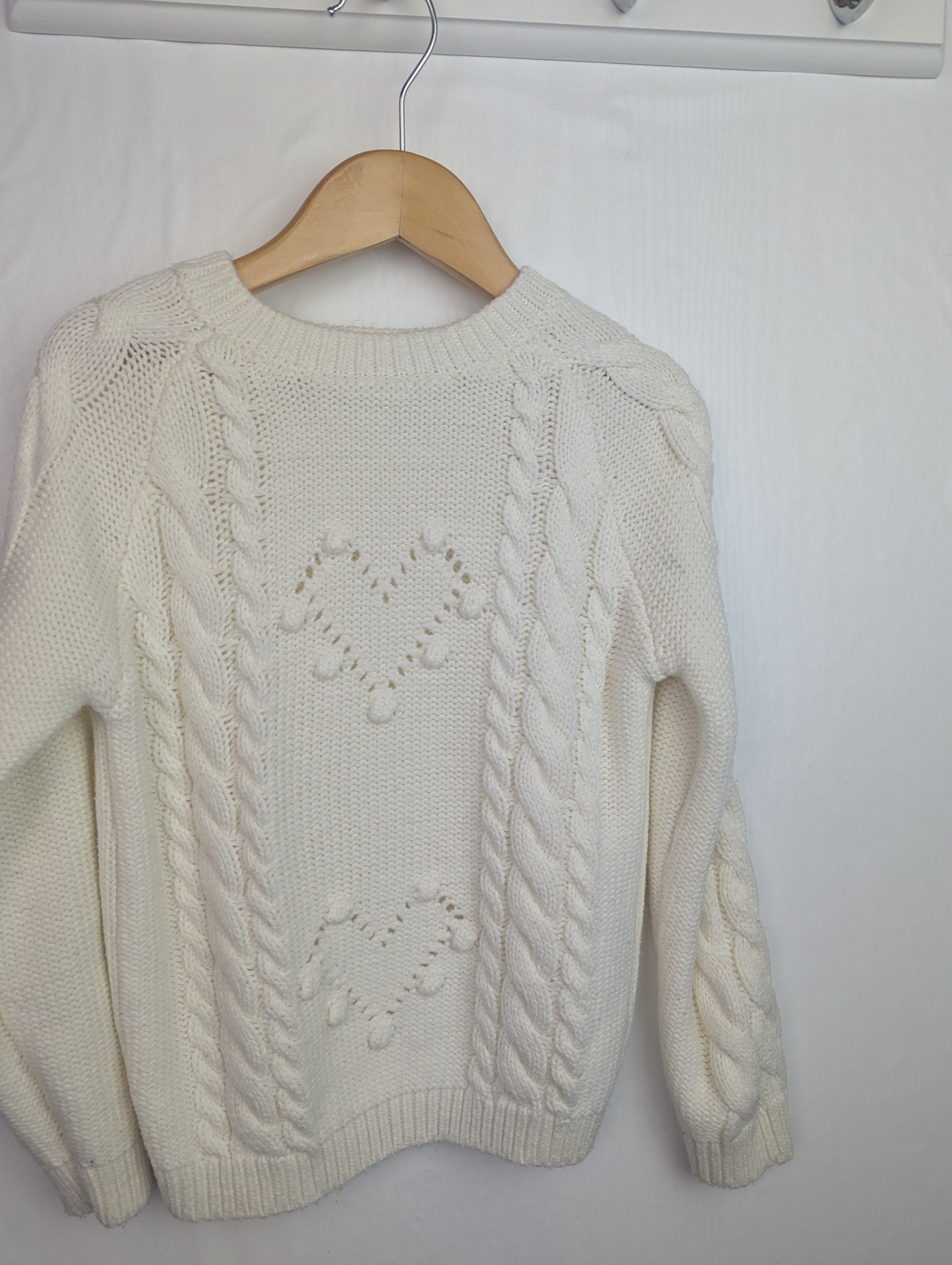 Primark White Heart Knit Jumper - Girls 5 - 6 Years - Little Ones Preloved. Second Hand Children's & Preloved Baby, Kids, Girls & Boys Clothes. UK online