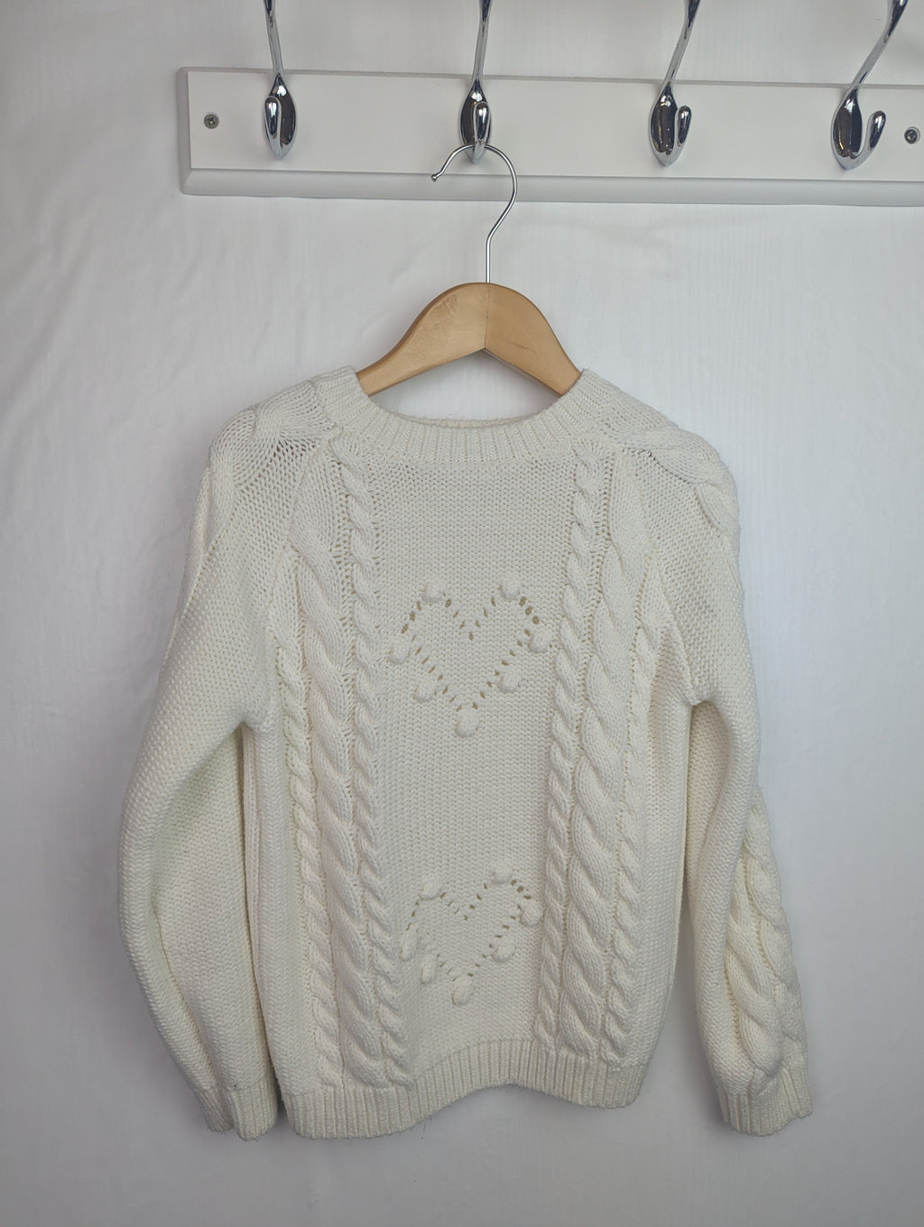 Primark White Heart Knit Jumper - Girls 5 - 6 Years - Little Ones Preloved. Second Hand Children's & Preloved Baby, Kids, Girls & Boys Clothes. UK online