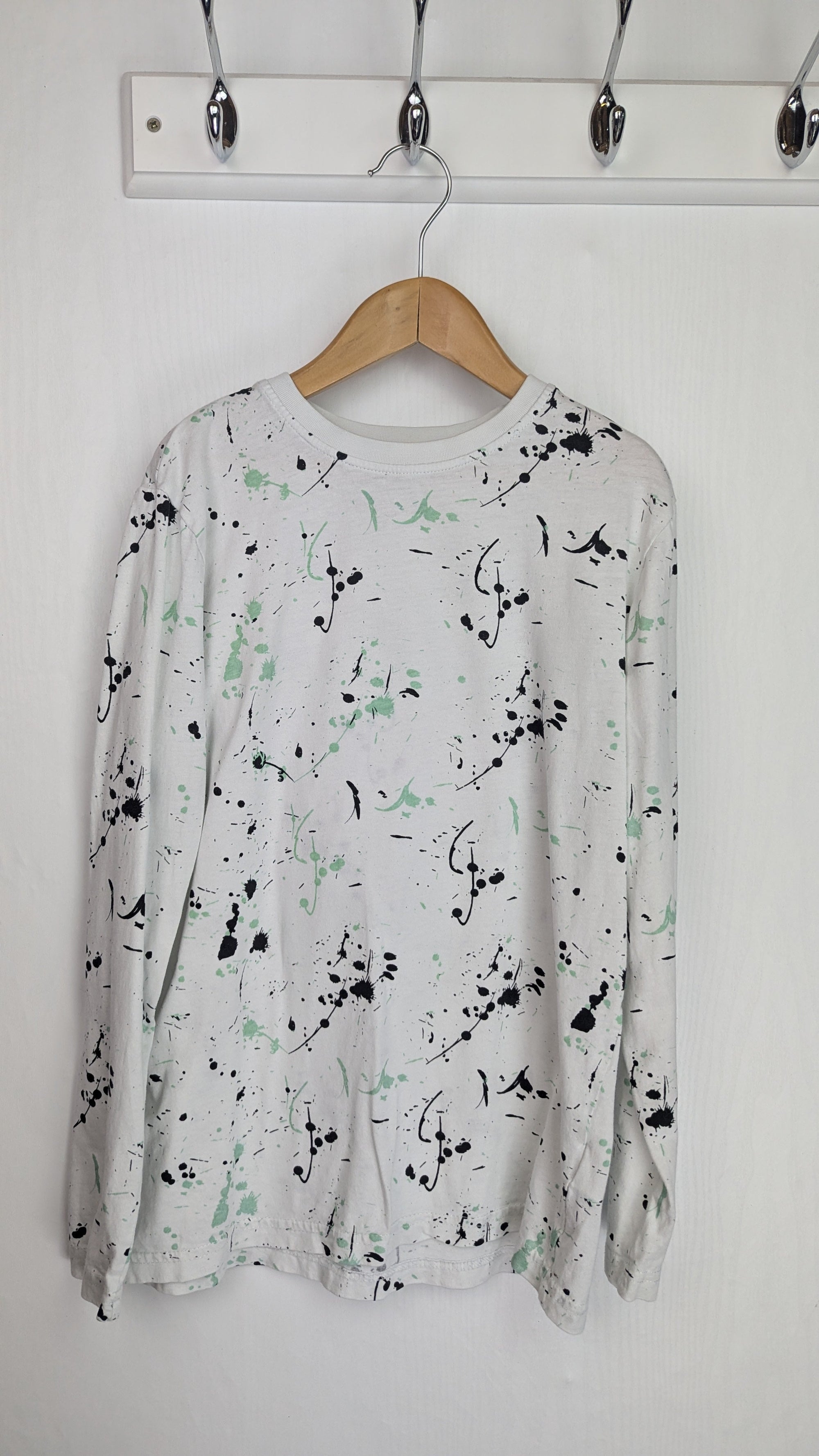 Primark White Paint Splat Top - Boys 10 - 11 Years - Little Ones Preloved. Second Hand Children's & Preloved Baby, Kids, Girls & Boys Clothes. UK online