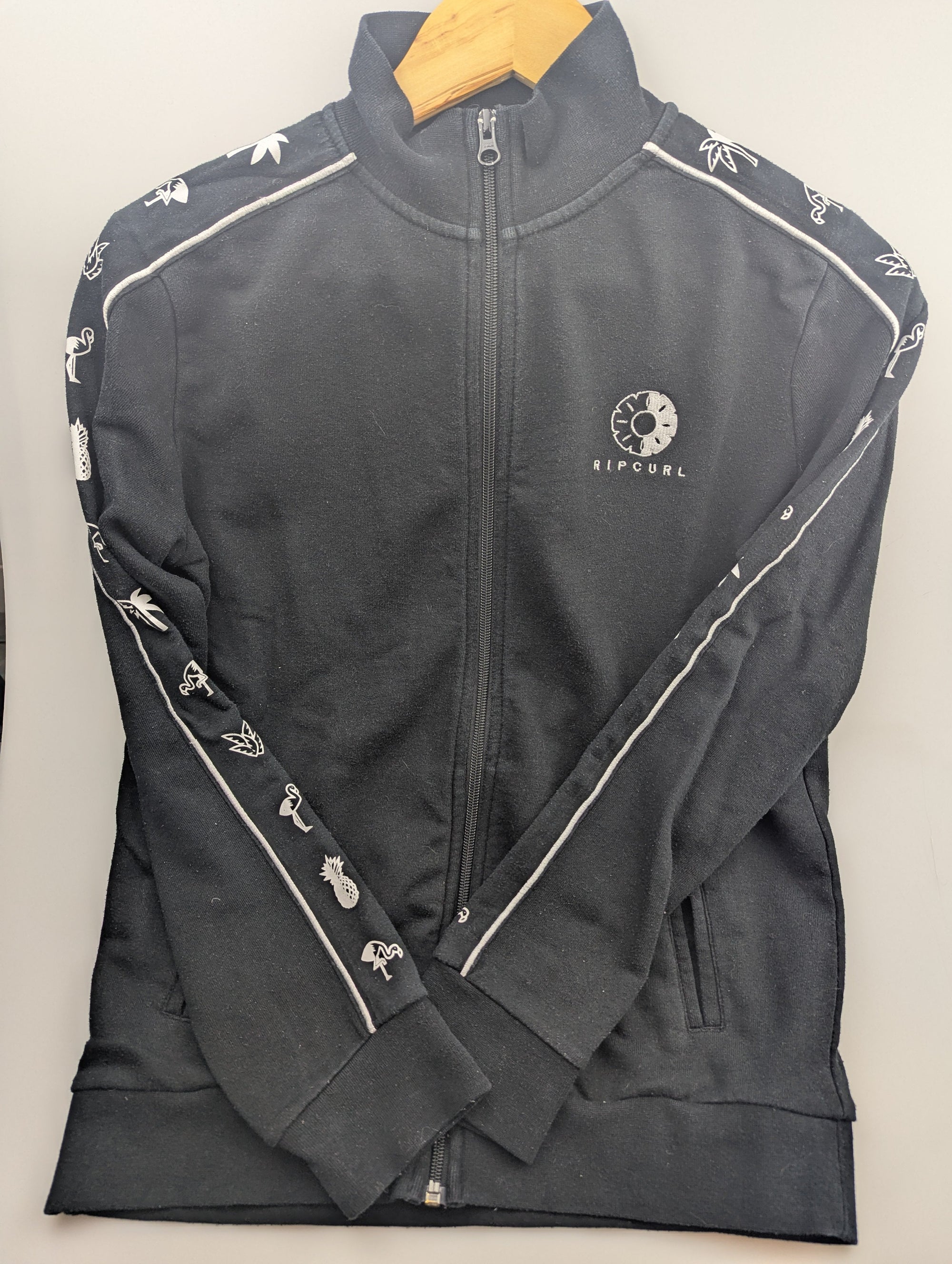 Ripcurl Black Zip Jumper - Unisex 14 Years - Little Ones Preloved. Second Hand Children's & Preloved Baby, Kids, Girls & Boys Clothes. UK online