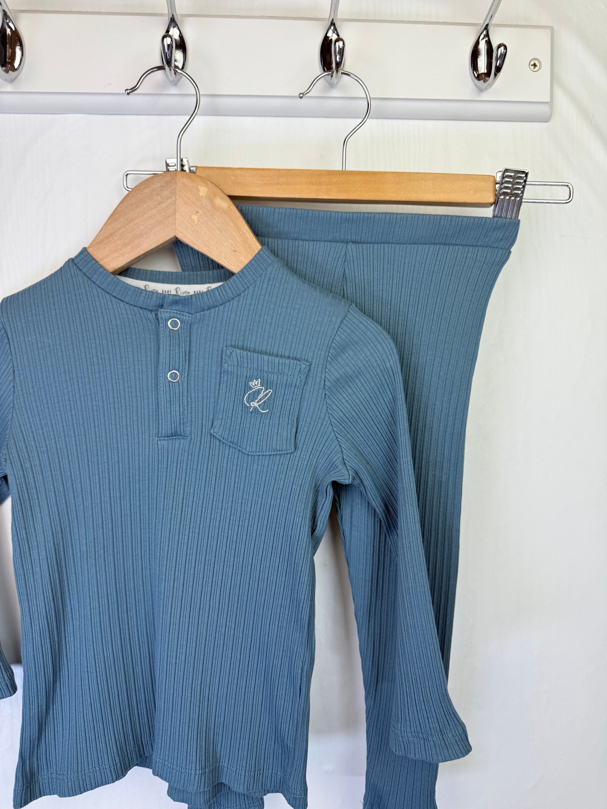 River Island Blue Ribbed Top & Leggings - Boys 12 - 18 Months - Little Ones Preloved. Second Hand Children's & Preloved Baby, Kids, Girls & Boys Clothes. UK online