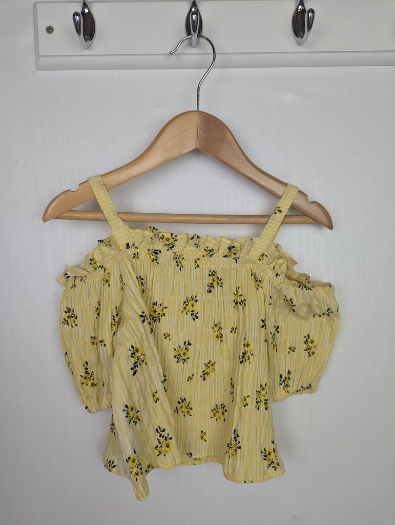 River Island Cold Shoulder Top - Girls 9-12 Months Little Ones Preloved Used, Preloved, Preworn Baby, Girls & Boys Clothes. Kids & Children's second hand Clothing UK Online. Cheap affordable. Brands including Next, Joules, Nutmeg Morrisons, TU, F&F, H&M.