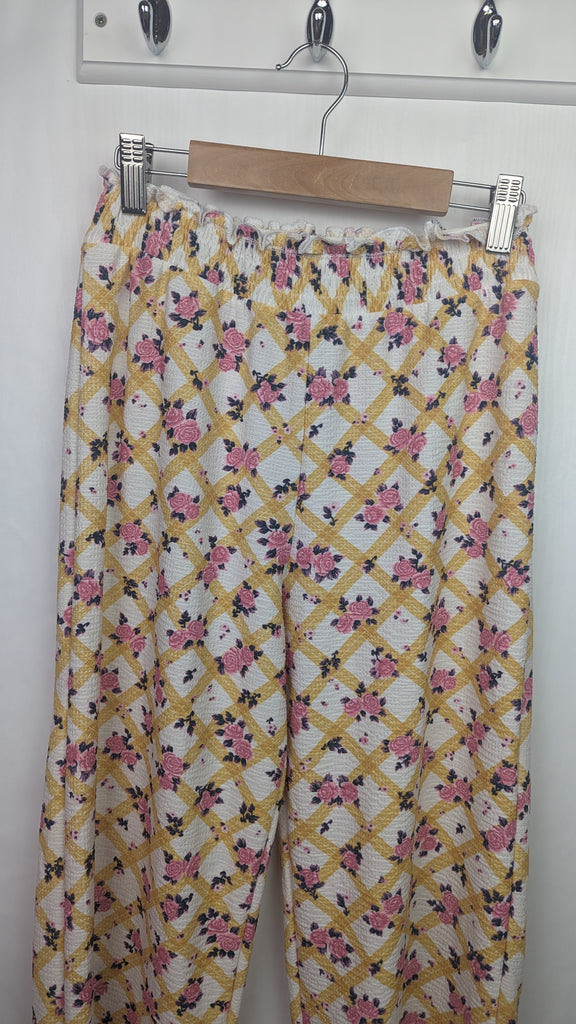 River Island Floral Summer Trousers - Girls 11-12 Years River Island Used, Preloved, Preworn & Second Hand Baby, Kids & Children's Clothing UK Online. Cheap affordable. Brands including Next, Joules, Nutmeg Morrisons, TU, F&F, H&M.