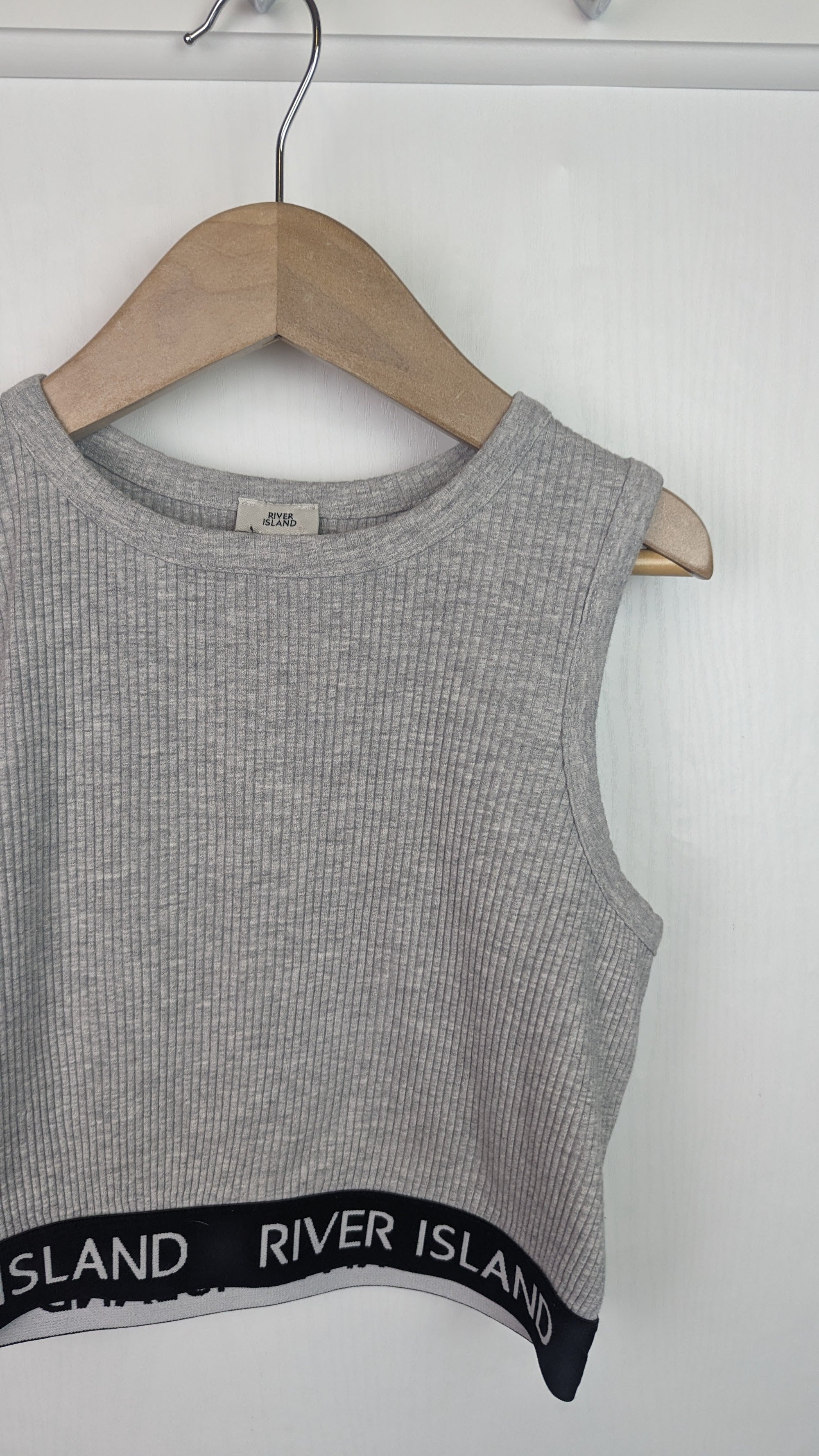 River Island Grey Ribbed Crop Top - Girls 9 - 10 Years - Little Ones Preloved. Second Hand Children's & Preloved Baby, Kids, Girls & Boys Clothes. UK online