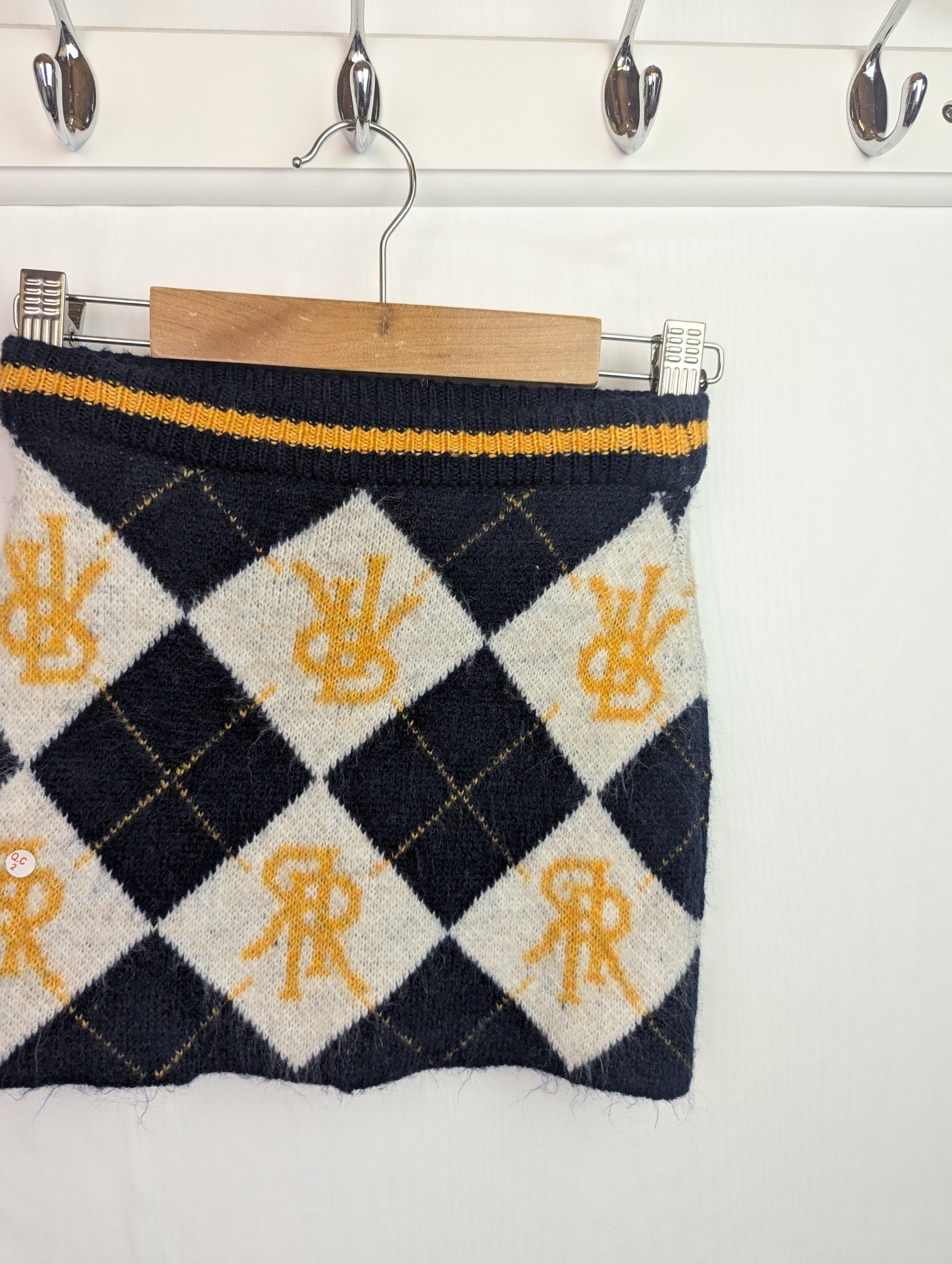 River Island Knit Skirt - Girls 5 - 6 Years - Little Ones Preloved. Second Hand Children's & Preloved Baby, Kids, Girls & Boys Clothes. UK online