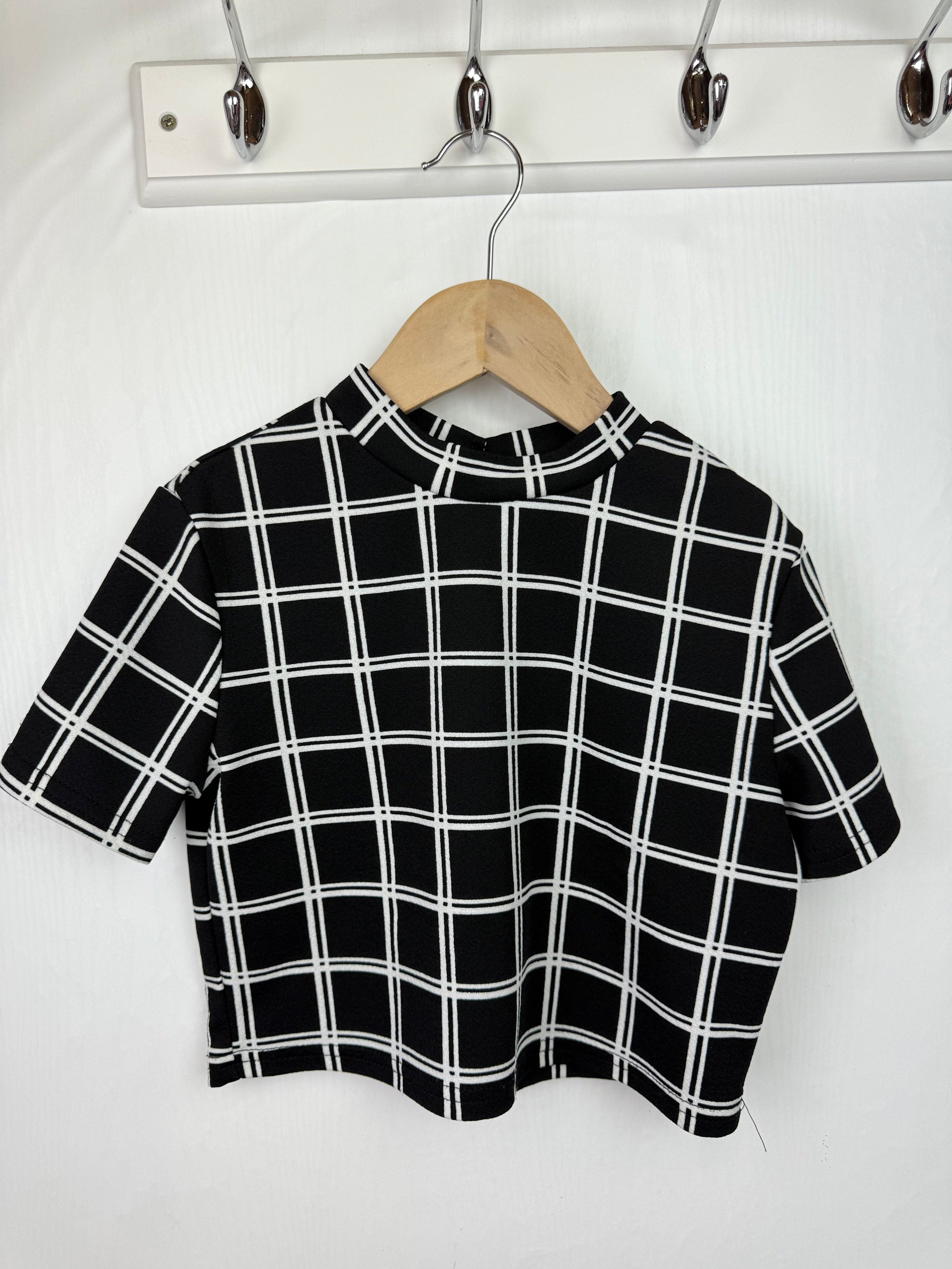 Shein Black Plaid Cropped Top - Girls 11 - 12 Years - Little Ones Preloved. Second Hand Children's & Preloved Baby, Kids, Girls & Boys Clothes. UK online