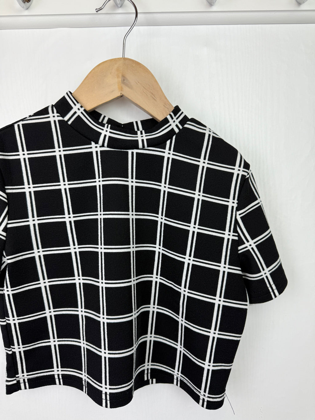 Shein Black Plaid Cropped Top - Girls 11 - 12 Years - Little Ones Preloved. Second Hand Children's & Preloved Baby, Kids, Girls & Boys Clothes. UK online