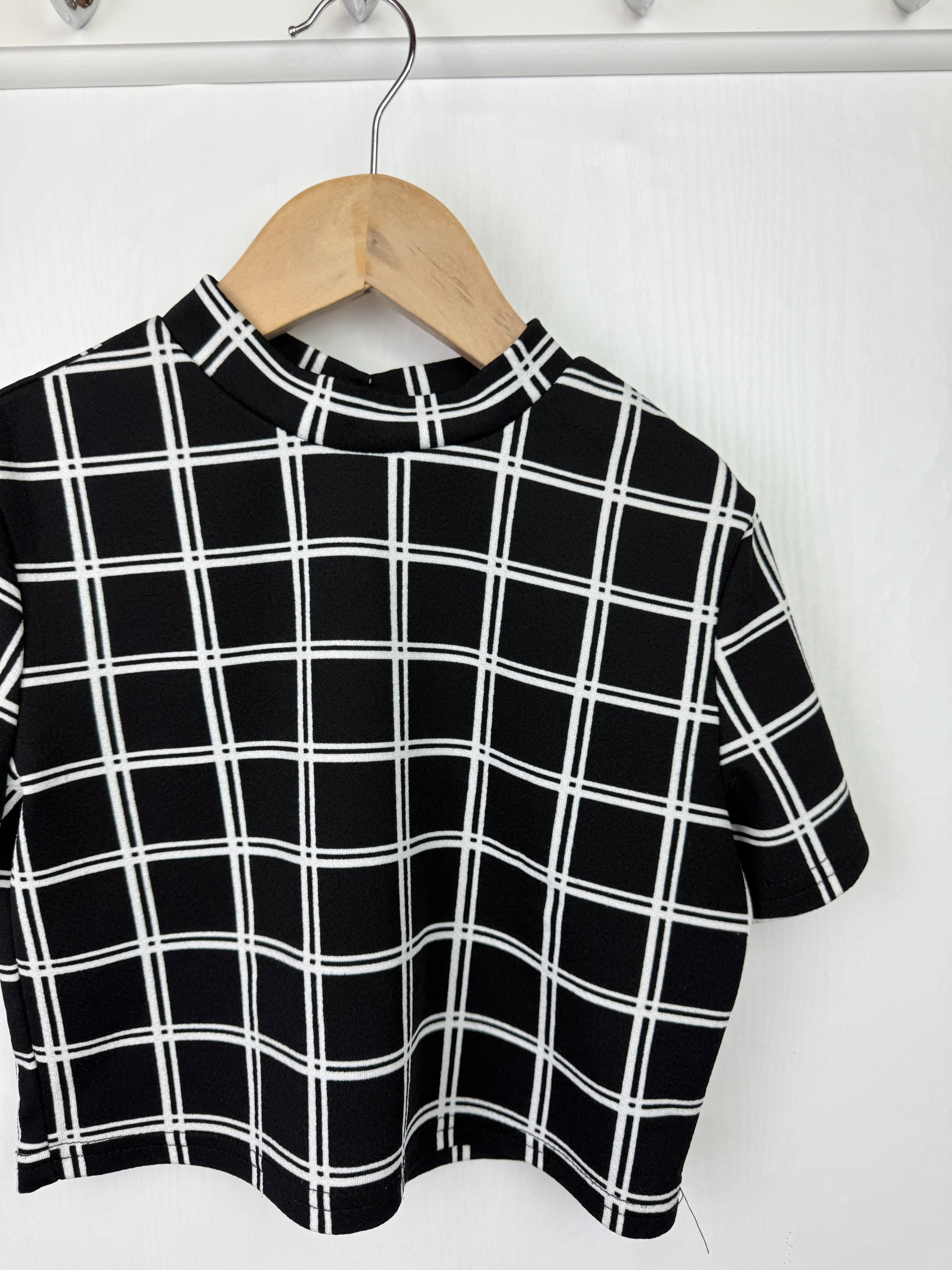 Shein Black Plaid Cropped Top - Girls 11 - 12 Years - Little Ones Preloved. Second Hand Children's & Preloved Baby, Kids, Girls & Boys Clothes. UK online