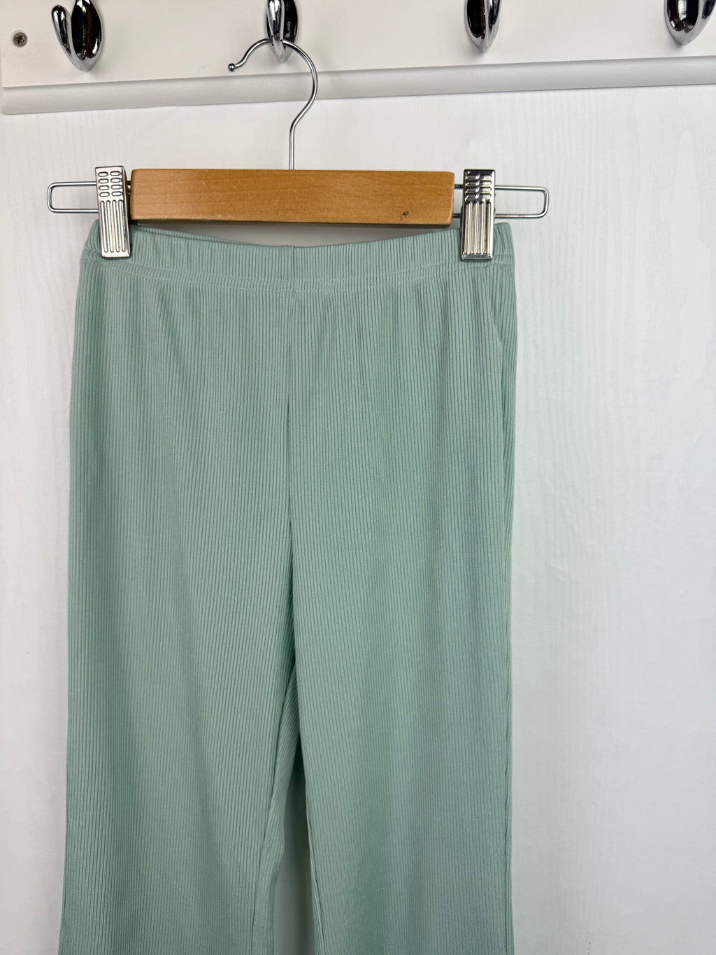 Shein Green Ribbed Faux Pearl Leggings - Girls 8 Years - Little Ones Preloved. Second Hand Children's & Preloved Baby, Kids, Girls & Boys Clothes. UK online