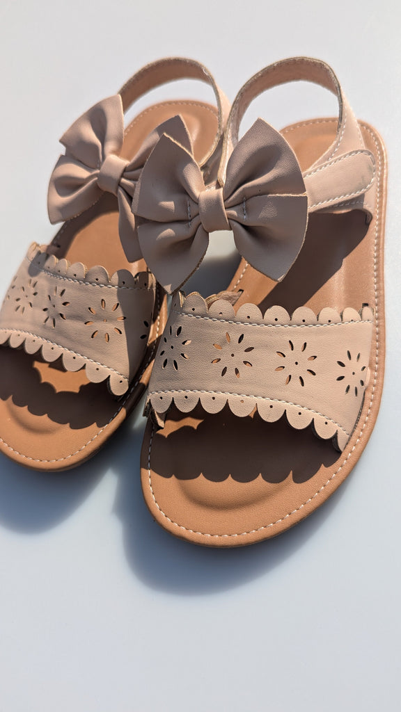 Shein Tan Bow Sandals - Girls Size 13.5 Little Ones Preloved Used, Preloved, Preworn & Second Hand Baby, Kids & Children's Clothing UK Online. Cheap affordable. Brands including Next, Joules, Nutmeg Morrisons, TU, F&F, H&M.