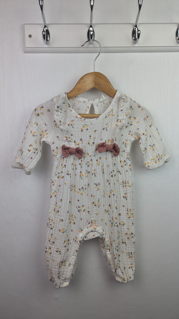 Shein White Floral Romper - Girls 3-6 Months Little Ones Preloved Used, Preloved, Preworn & Second Hand Baby, Kids & Children's Clothing UK Online. Cheap affordable. Brands including Next, Joules, Nutmeg Morrisons, TU, F&F, H&M.