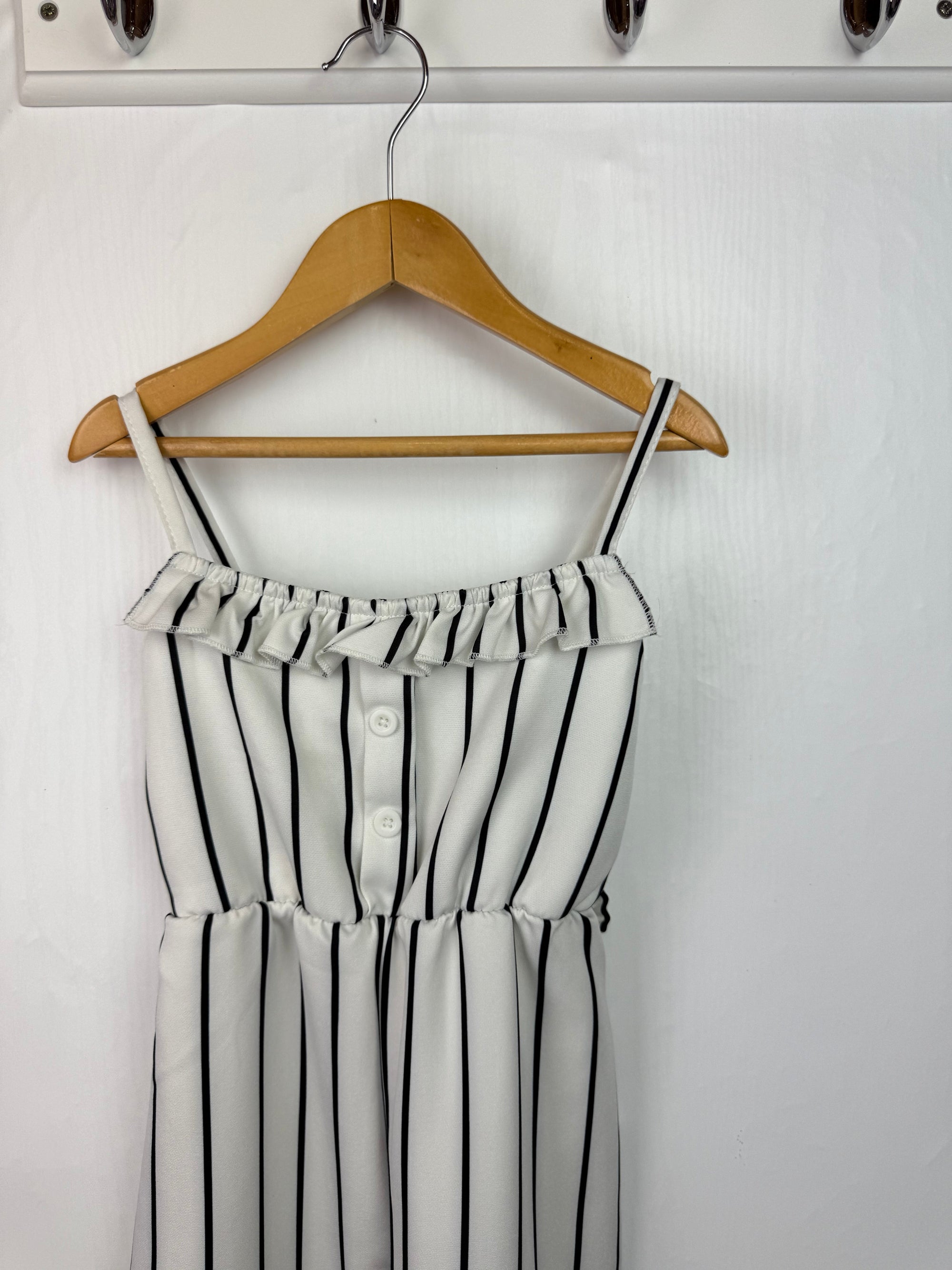 Shein White Striped Jumpsuit - Girls 5 Years - Little Ones Preloved. Second Hand Children's & Preloved Baby, Kids, Girls & Boys Clothes. UK online