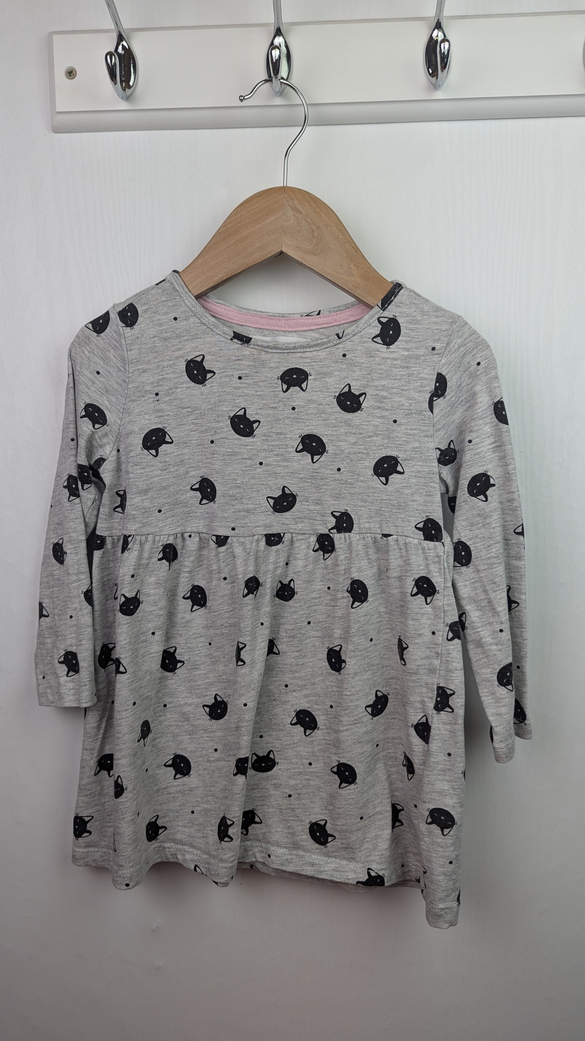 Sinsay Grey Cat Long Sleeve Dress - Girls 3 Years - Little Ones Preloved. Second Hand Children's & Preloved Baby, Kids, Girls & Boys Clothes. UK online