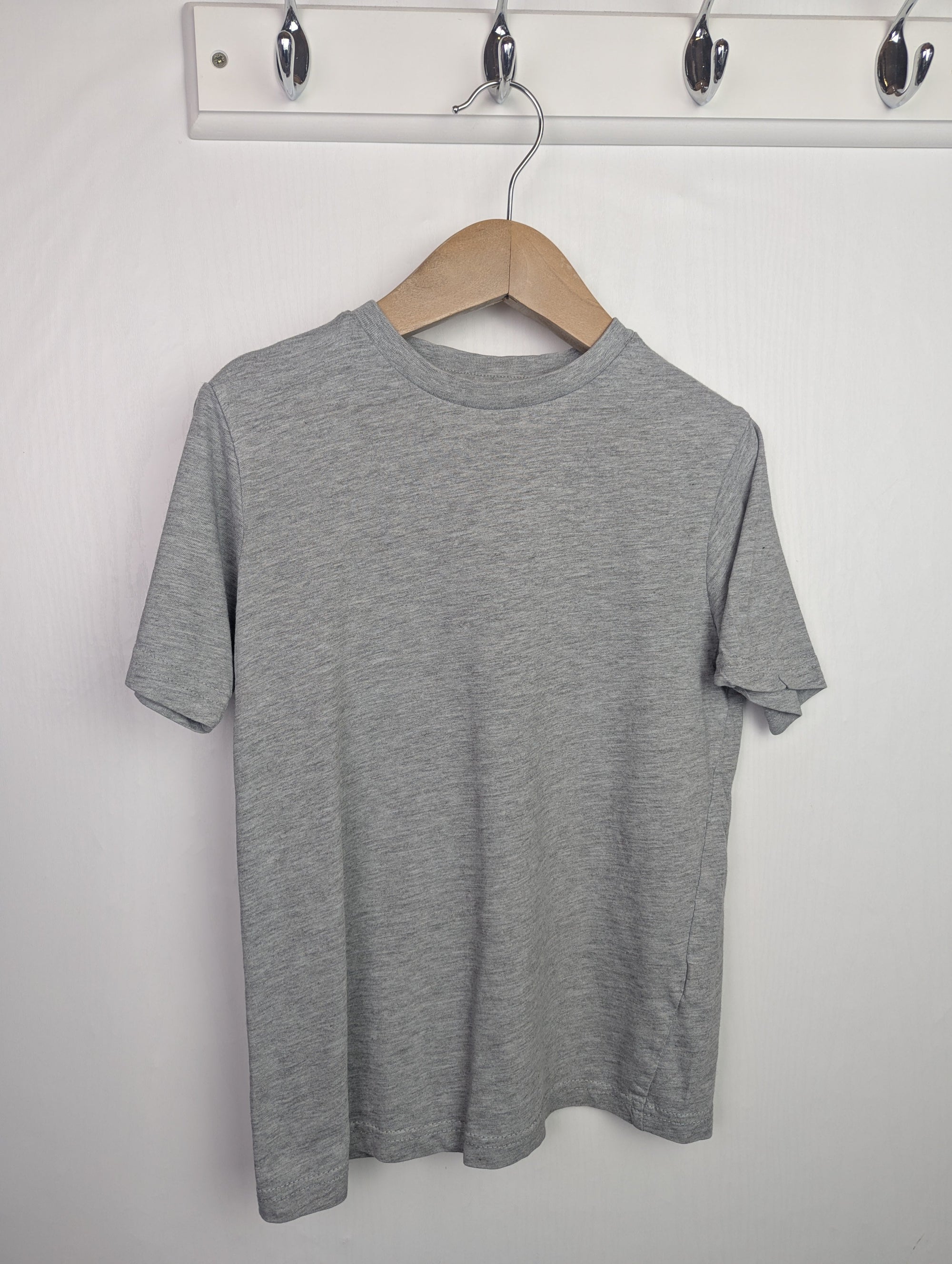 Studio Plain Grey Top - Boys 7 - 8 Years - Little Ones Preloved. Second Hand Children's & Preloved Baby, Kids, Girls & Boys Clothes. UK online
