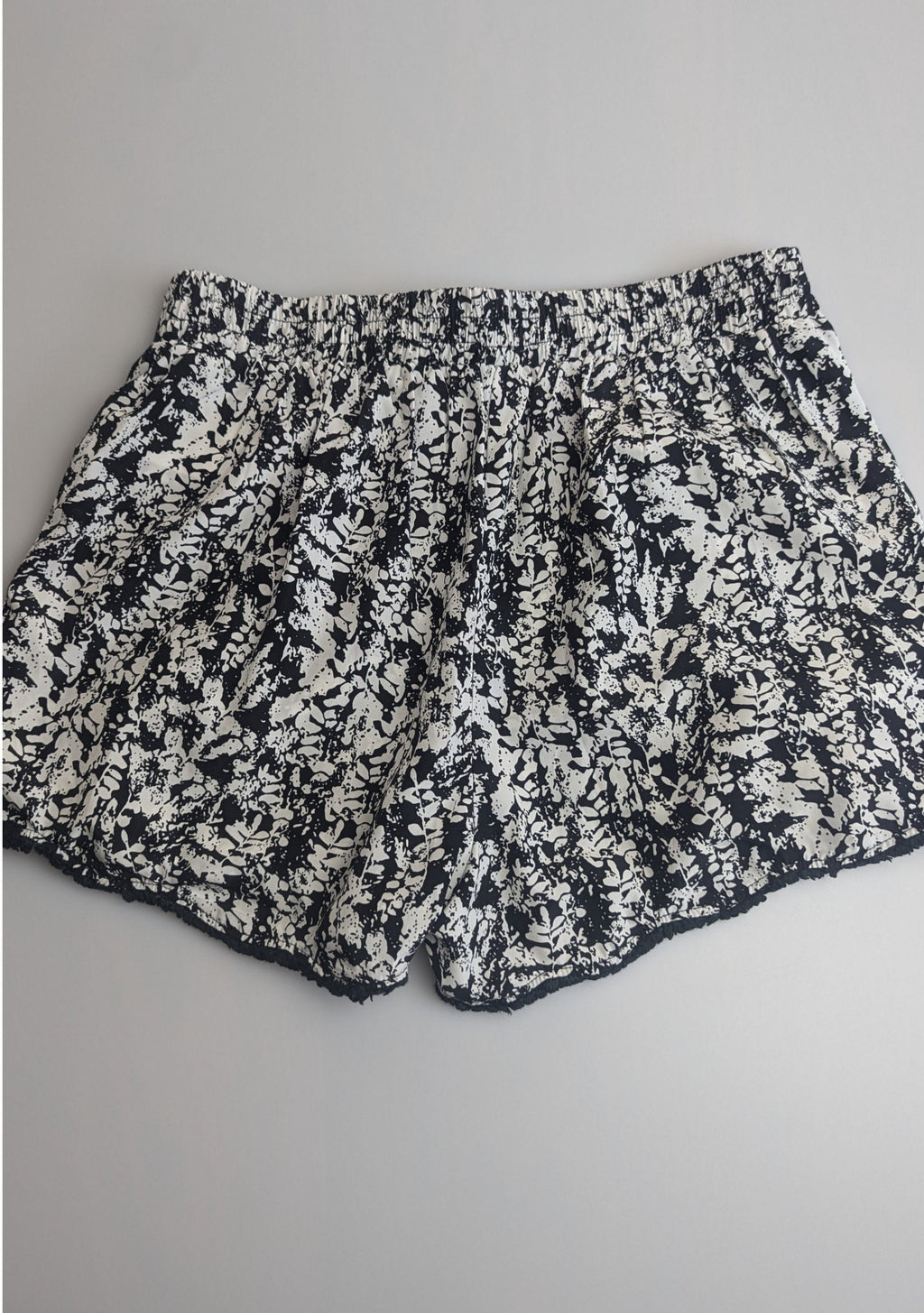 Teddy Smith Black & White Shorts - Girls 12 Years - Little Ones Preloved. Second Hand Children's & Preloved Baby, Kids, Girls & Boys Clothes. UK online