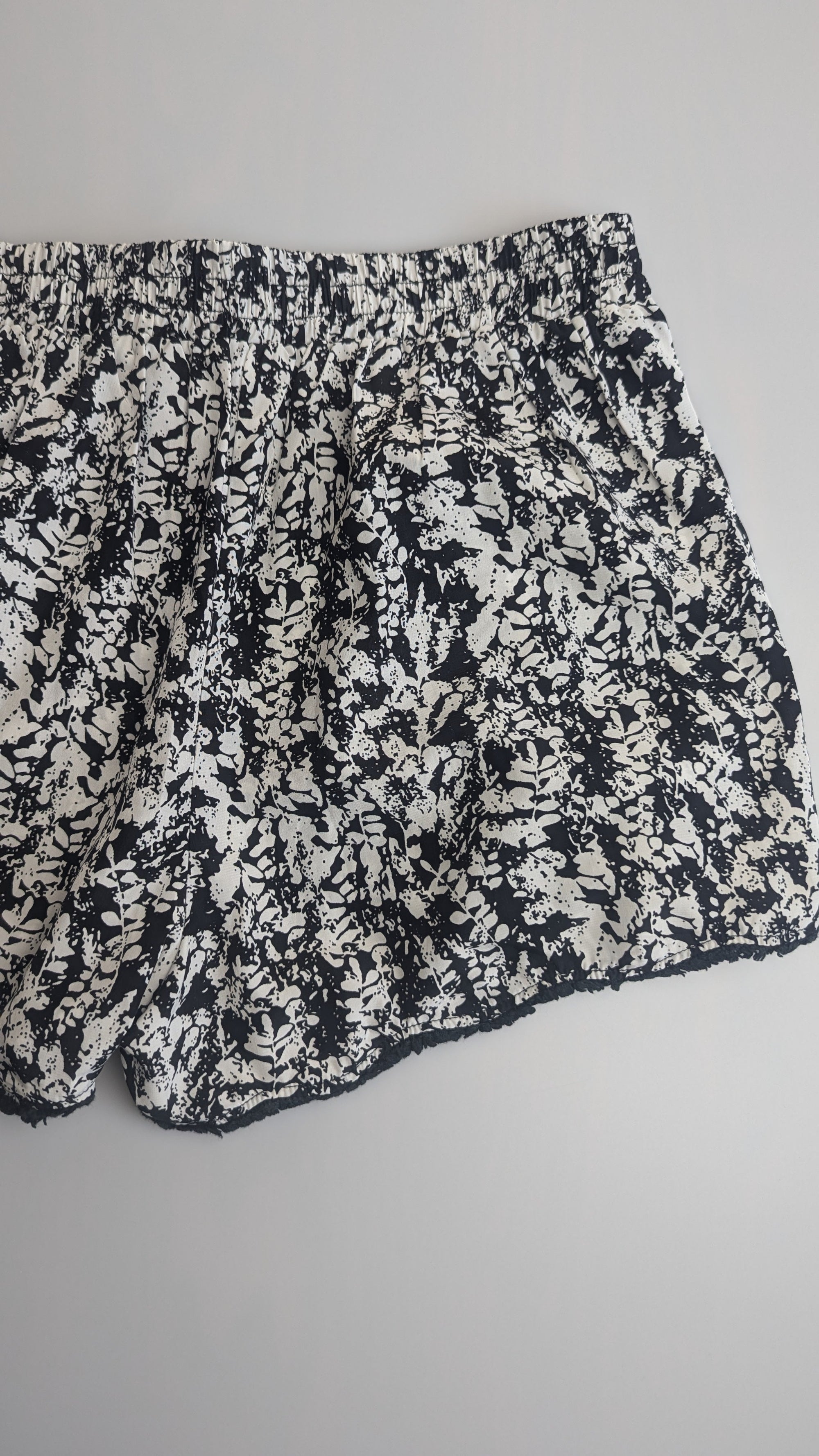 Teddy Smith Black & White Shorts - Girls 12 Years - Little Ones Preloved. Second Hand Children's & Preloved Baby, Kids, Girls & Boys Clothes. UK online