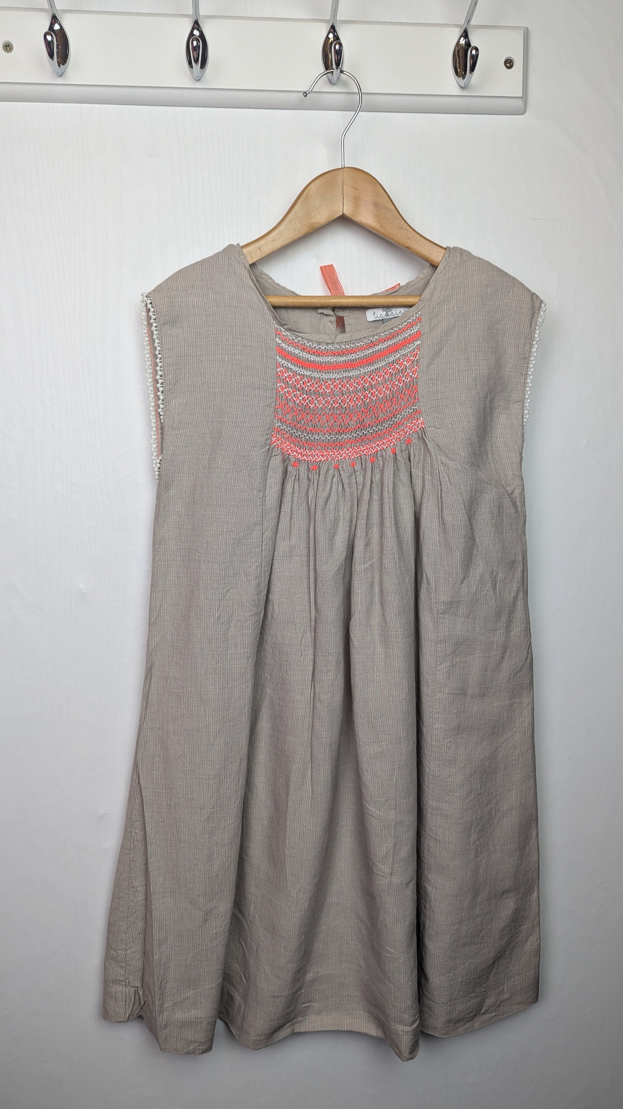 Tia Aina Beige Runched dress - Girls 8 Years - Little Ones Preloved. Second Hand Children's & Preloved Baby, Kids, Girls & Boys Clothes. UK online