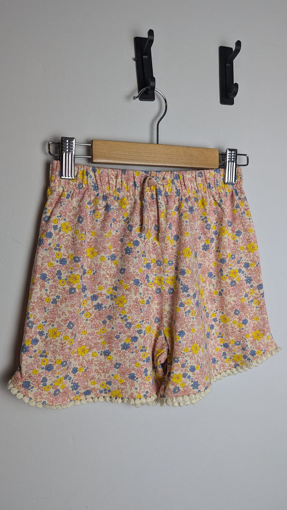 TU Blue & Pink Floral Shorts - Girls 6-7 Years Little Ones Preloved Used, Preloved, Preworn & Second Hand Baby, Kids & Children's Clothing UK Online. Cheap affordable. Brands including Next, Joules, Nutmeg Morrisons, TU, F&F, H&M.