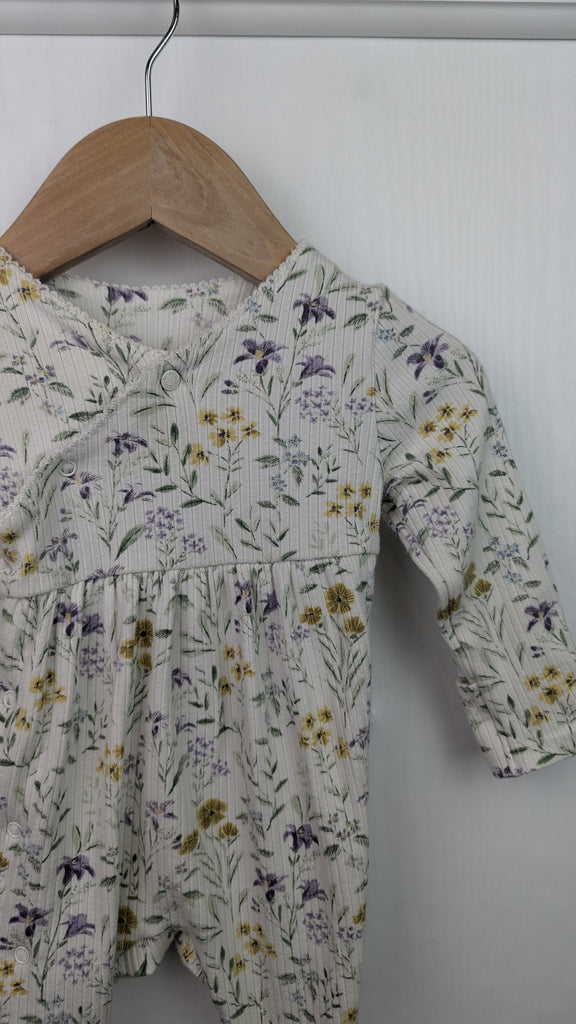 TU Cream & Floral Sleepsuit - Girls 3-6 months TU Used, Preloved, Preworn & Second Hand Baby, Kids & Children's Clothing UK Online. Cheap affordable. Brands including Next, Joules, Nutmeg Morrisons, TU, F&F, H&M.