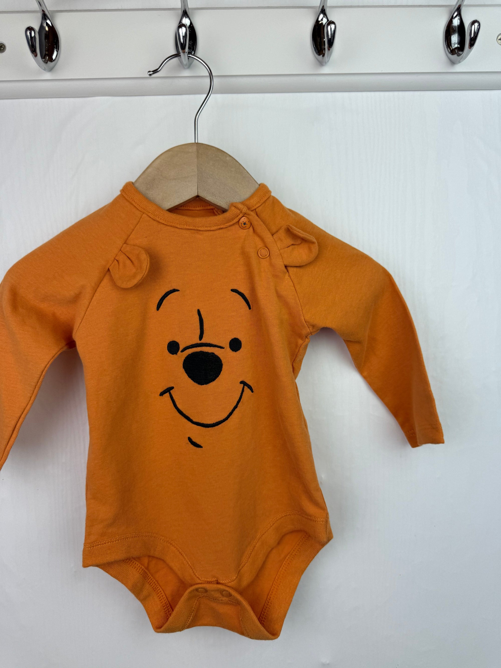 TU Disney Winnie Pooh Bodysuit - Unisex 0 - 3 Months - Little Ones Preloved. Second Hand Children's & Preloved Baby, Kids, Girls & Boys Clothes. UK online
