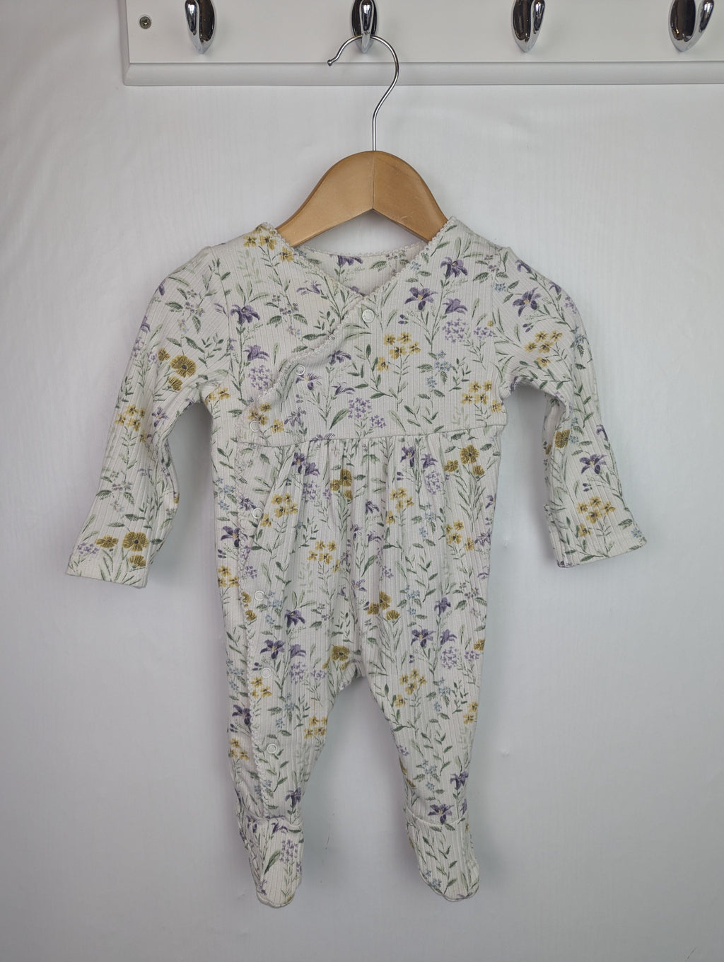 TU Floral Ribbed Sleepsuit - Girls 0 - 3 Months - Little Ones Preloved. Second Hand Children's & Preloved Baby, Kids, Girls & Boys Clothes. UK online