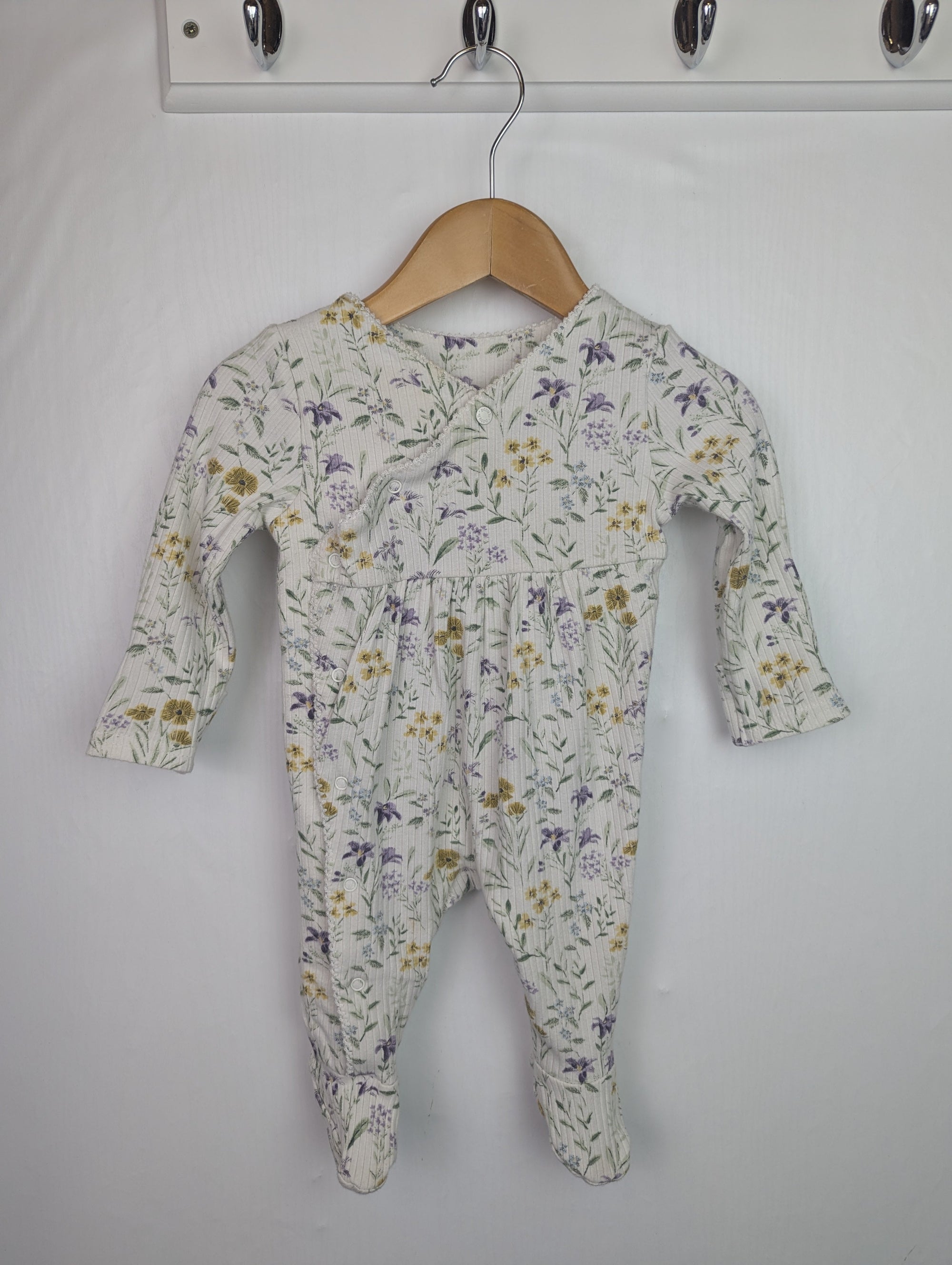TU Floral Ribbed Sleepsuit - Girls 0 - 3 Months - Little Ones Preloved. Second Hand Children's & Preloved Baby, Kids, Girls & Boys Clothes. UK online