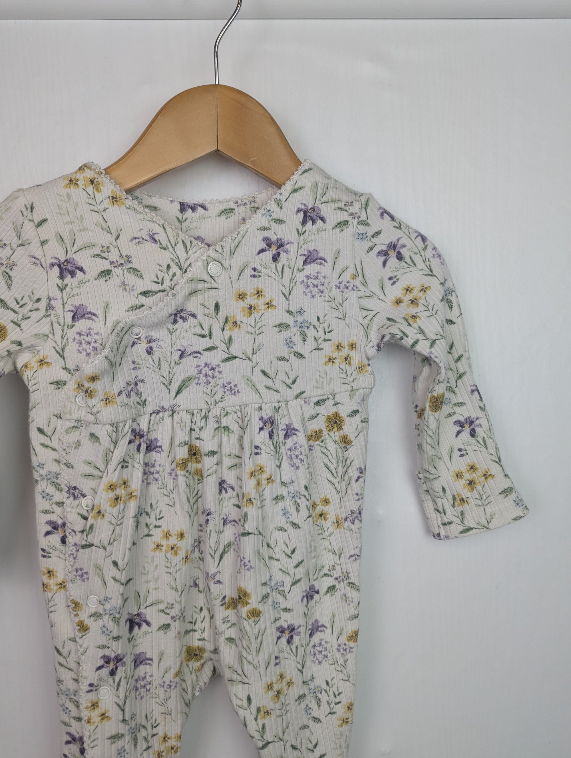 TU Floral Ribbed Sleepsuit - Girls 0 - 3 Months - Little Ones Preloved. Second Hand Children's & Preloved Baby, Kids, Girls & Boys Clothes. UK online