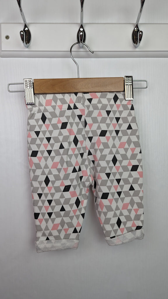 TU Geometric Joggers - Baby Girls 0-3 Months TU Used, Preloved, Preworn & Second Hand Baby, Kids & Children's Clothing UK Online. Cheap affordable. Brands including Next, Joules, Nutmeg Morrisons, TU, F&F, H&M.