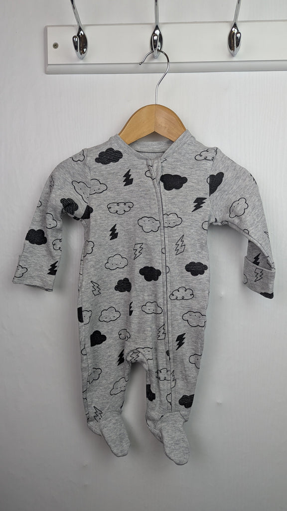 TU Grey Clouds & Lightening Sleepsuit - Unisex 0-1 Month TU Used, Preloved, Preworn & Second Hand Baby, Kids & Children's Clothing UK Online. Cheap affordable. Brands including Next, Joules, Nutmeg Morrisons, TU, F&F, H&M.