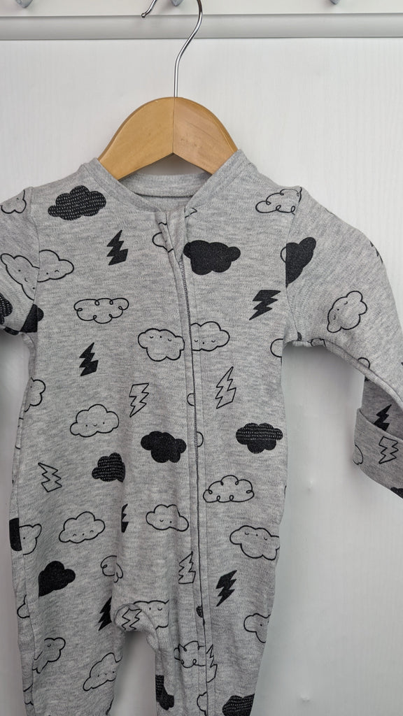 TU Grey Clouds & Lightening Sleepsuit - Unisex 0-1 Month TU Used, Preloved, Preworn & Second Hand Baby, Kids & Children's Clothing UK Online. Cheap affordable. Brands including Next, Joules, Nutmeg Morrisons, TU, F&F, H&M.