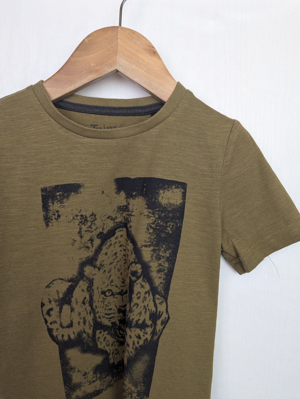 TU Khaki Leopard Top - Boys 4 Years - Little Ones Preloved. Second Hand Children's & Preloved Baby, Kids, Girls & Boys Clothes. UK online