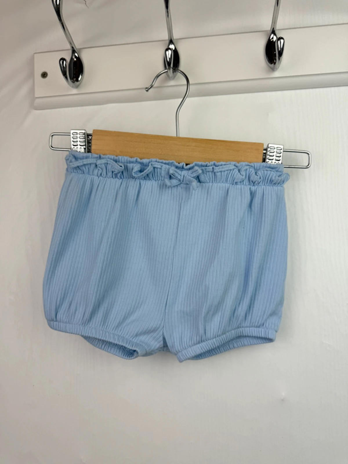 TU light blue ribbed shorts - Girls 9 - 12 Months - Little Ones Preloved. Second Hand Children's & Preloved Baby, Kids, Girls & Boys Clothes. UK online