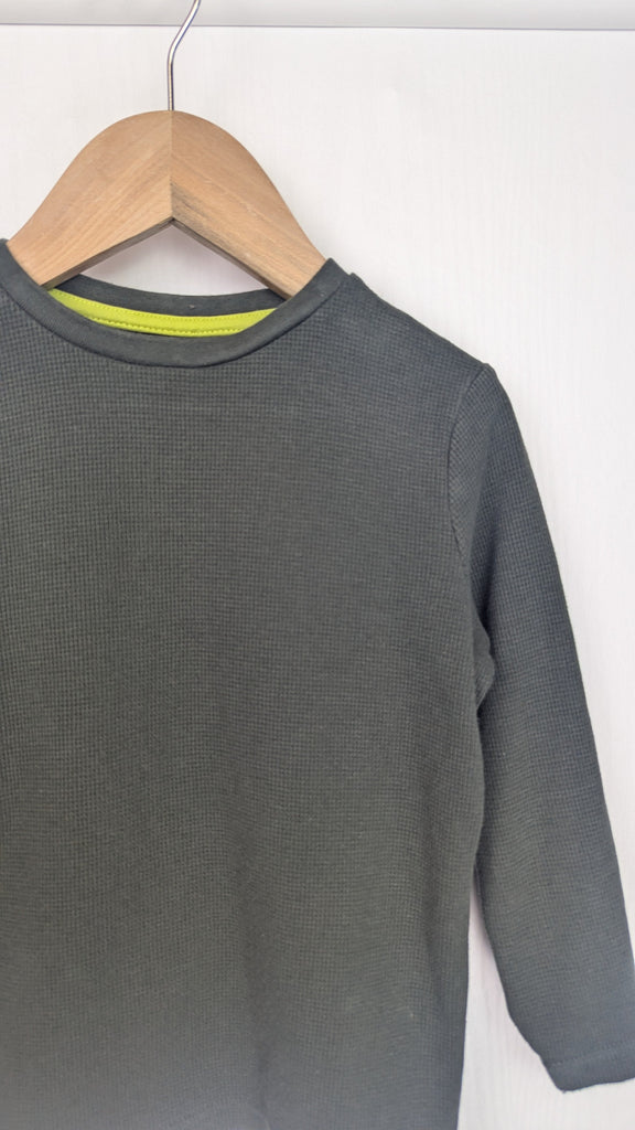 TU Long Sleeve Green Top - Boys 3 Years TU Used, Preloved, Preworn & Second Hand Baby, Kids & Children's Clothing UK Online. Cheap affordable. Brands including Next, Joules, Nutmeg Morrisons, TU, F&F, H&M.