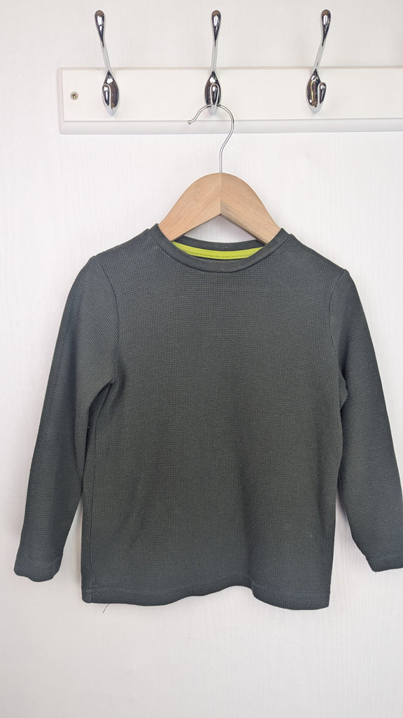 TU Long Sleeve Green Top - Boys 3 Years TU Used, Preloved, Preworn & Second Hand Baby, Kids & Children's Clothing UK Online. Cheap affordable. Brands including Next, Joules, Nutmeg Morrisons, TU, F&F, H&M.