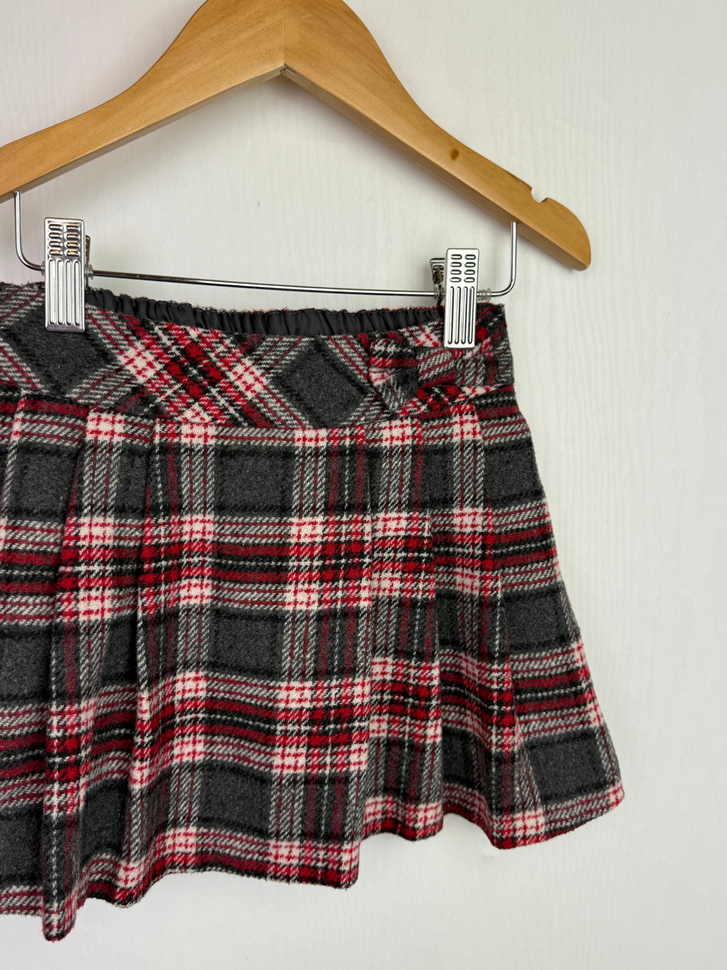 TU Red Plaid Fleece Skirt - Girls 2 - 3 Years - Little Ones Preloved. Second Hand Children's & Preloved Baby, Kids, Girls & Boys Clothes. UK online