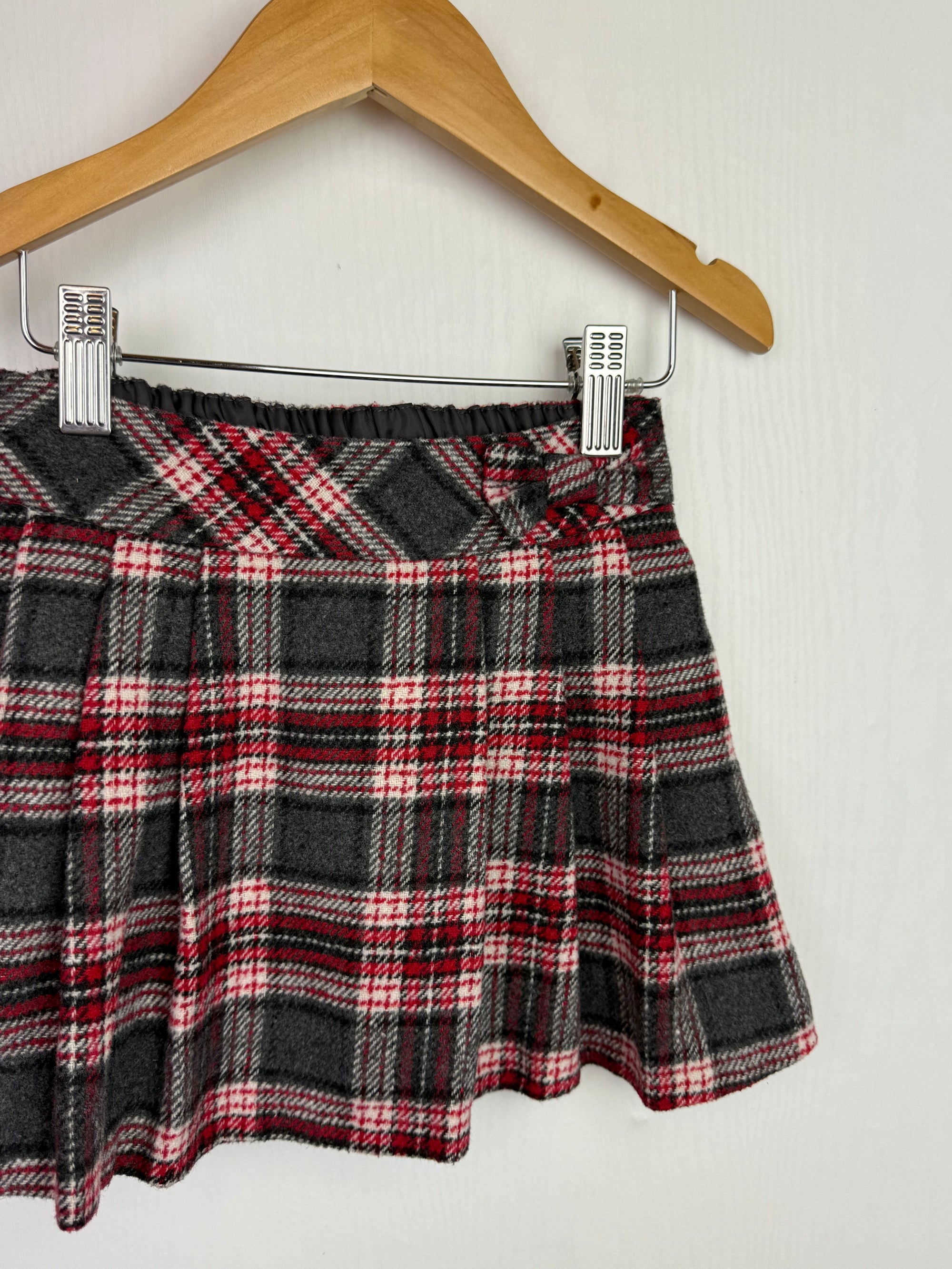 TU Red Plaid Fleece Skirt - Girls 2 - 3 Years - Little Ones Preloved. Second Hand Children's & Preloved Baby, Kids, Girls & Boys Clothes. UK online