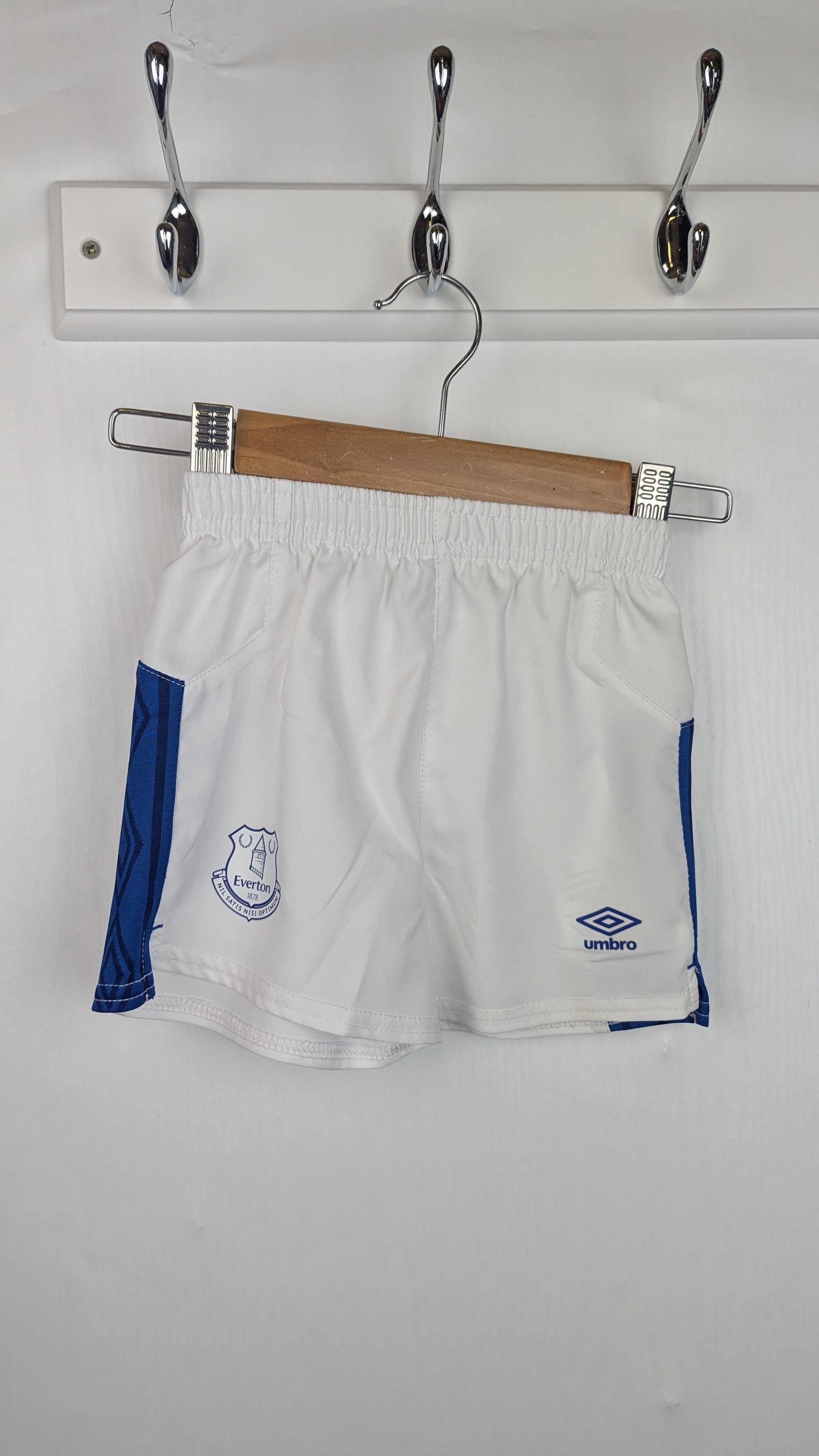 Umbro Everton White & Blue Shorts - Boys 6 - 12 Months - Little Ones Preloved. Second Hand Children's & Preloved Baby, Kids, Girls & Boys Clothes. UK online