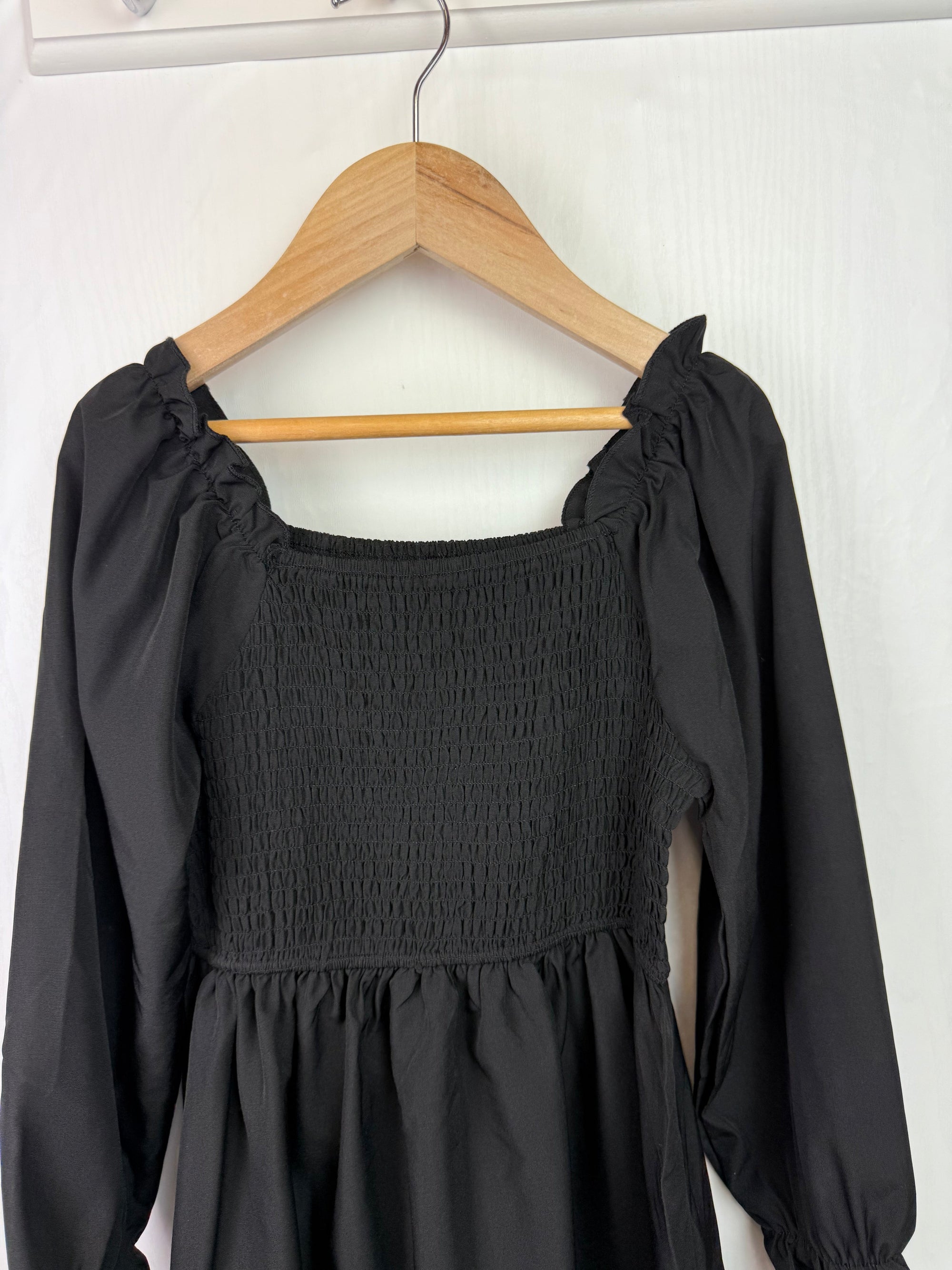 Unbranded Black Ruched Dress - Girls 8 - 9 Years - Little Ones Preloved. Second Hand Children's & Preloved Baby, Kids, Girls & Boys Clothes. UK online