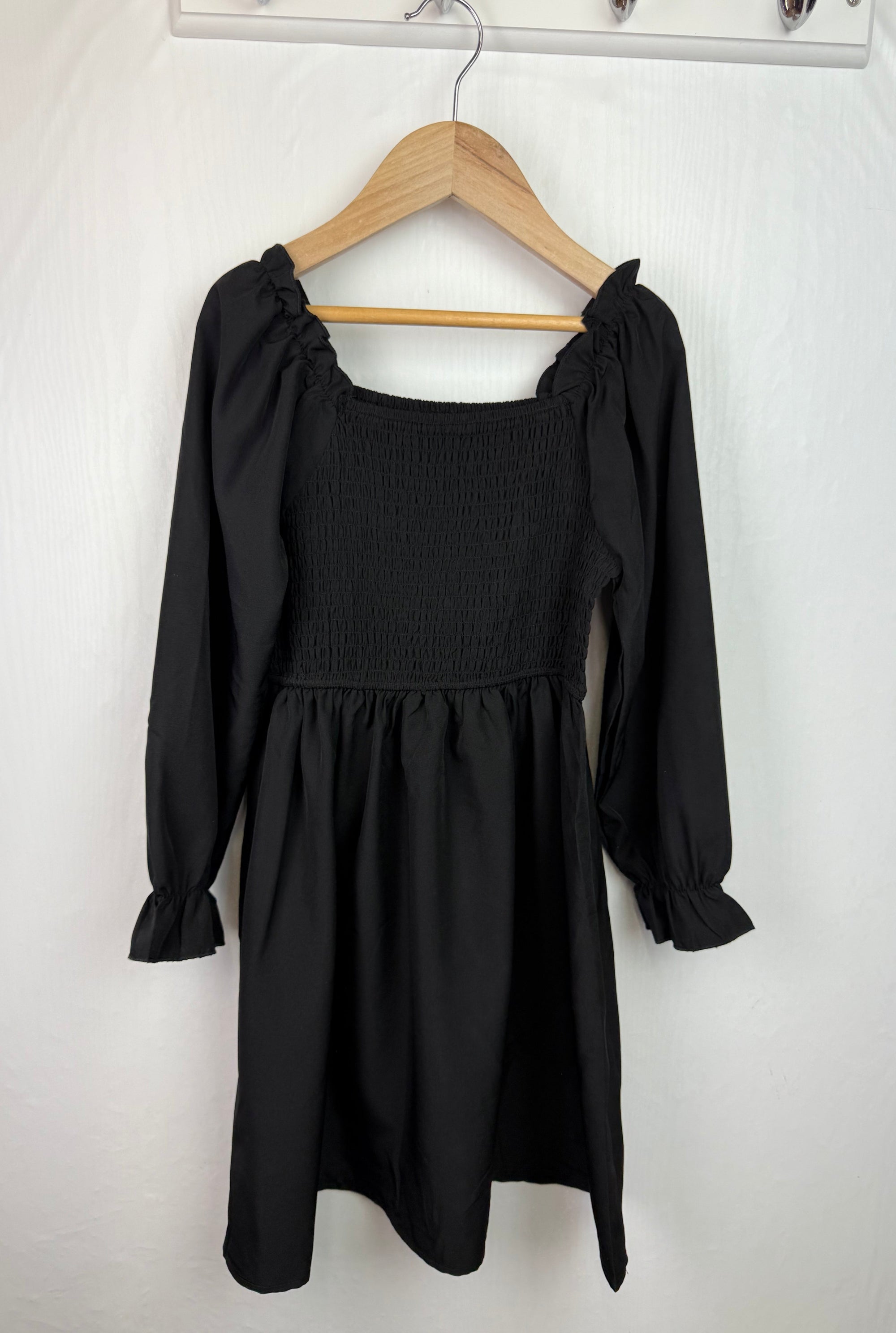Unbranded Black Ruched Dress - Girls 8 - 9 Years - Little Ones Preloved. Second Hand Children's & Preloved Baby, Kids, Girls & Boys Clothes. UK online