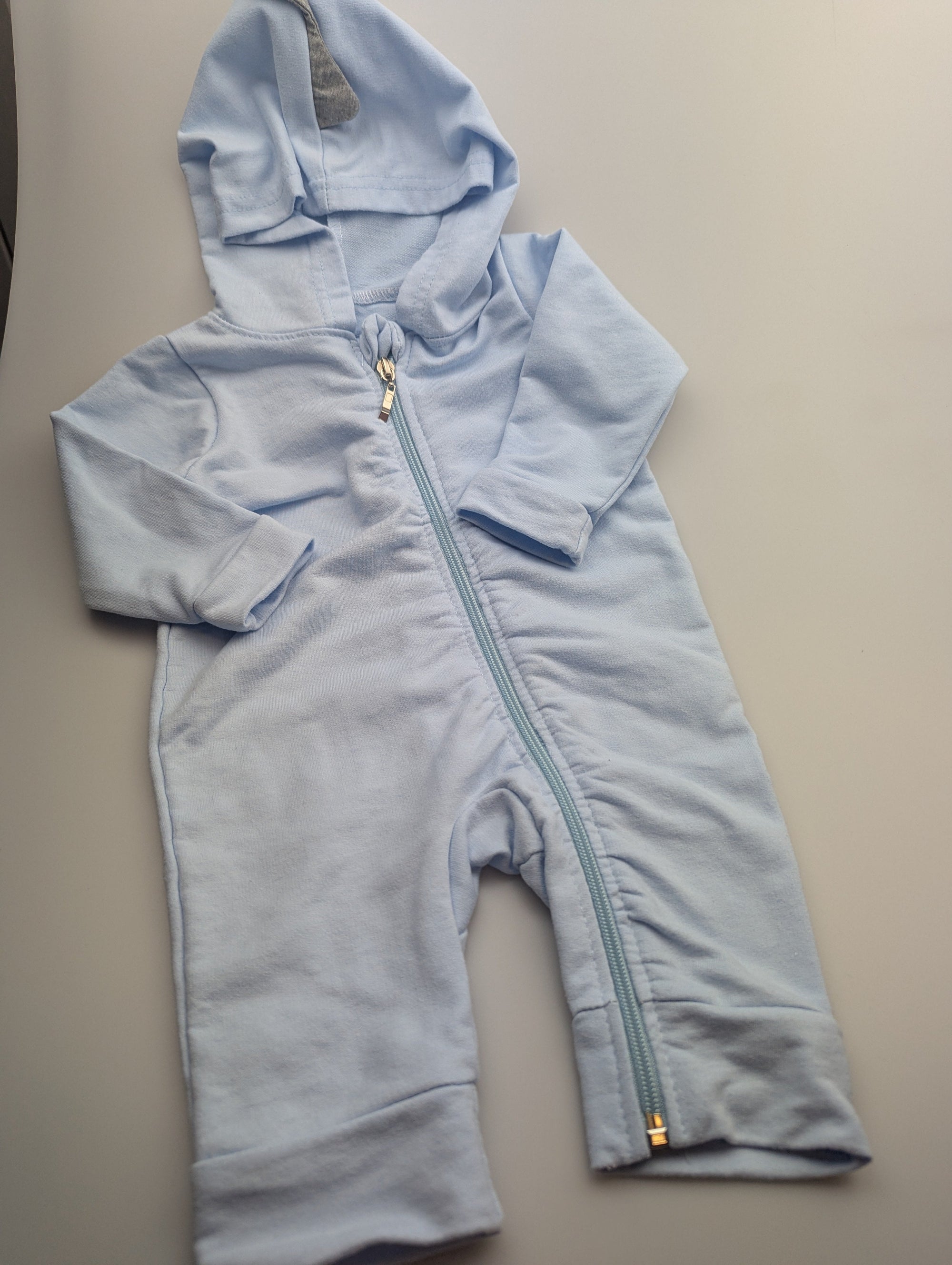 Unbranded Dinosaur Romper - Boys 0 - 3 Months - Little Ones Preloved. Second Hand Children's & Preloved Baby, Kids, Girls & Boys Clothes. UK online