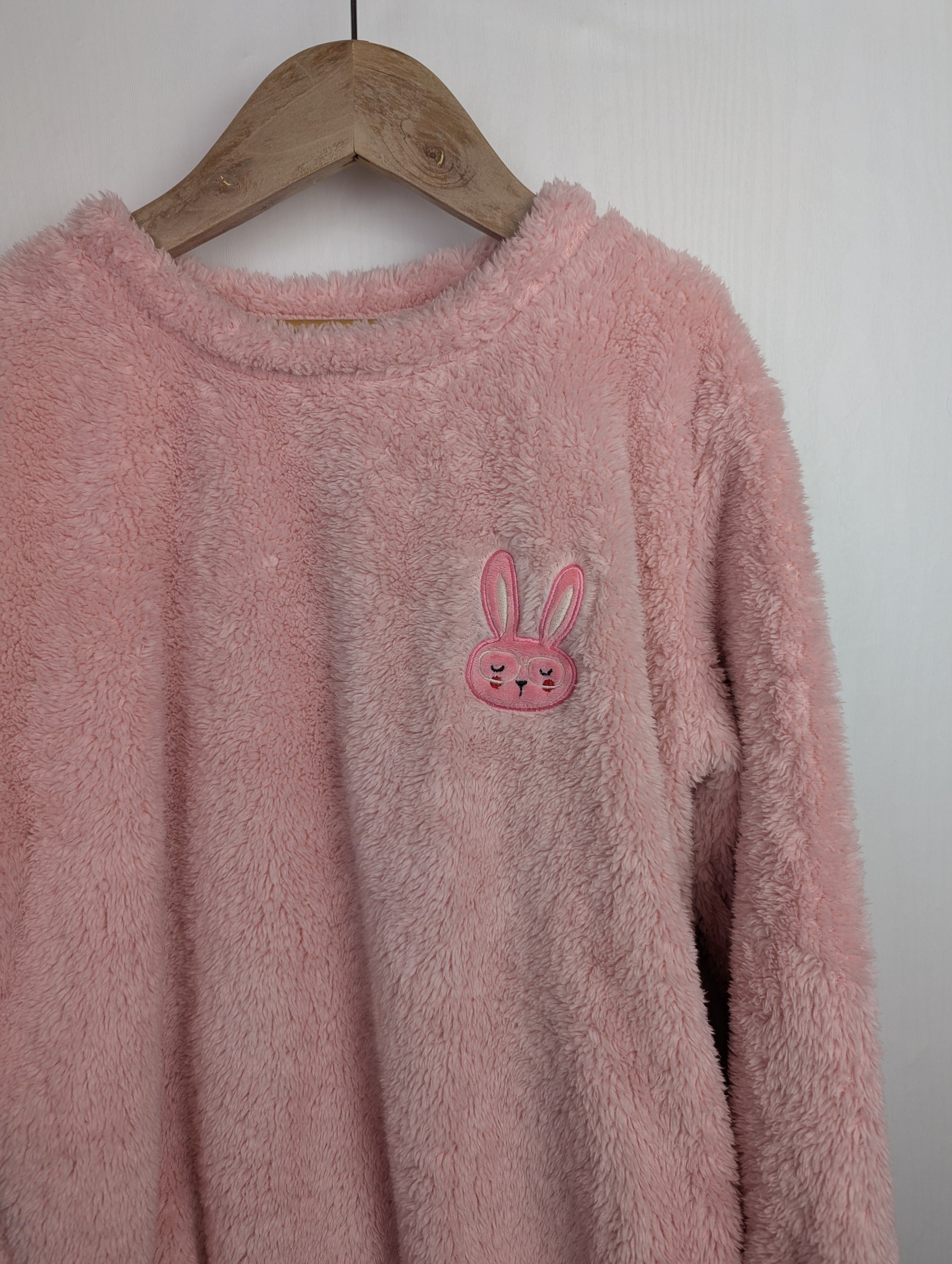 Unbranded Fluffy Loungewear Jumper - Girls 10 Years - Little Ones Preloved. Second Hand Children's & Preloved Baby, Kids, Girls & Boys Clothes. UK online