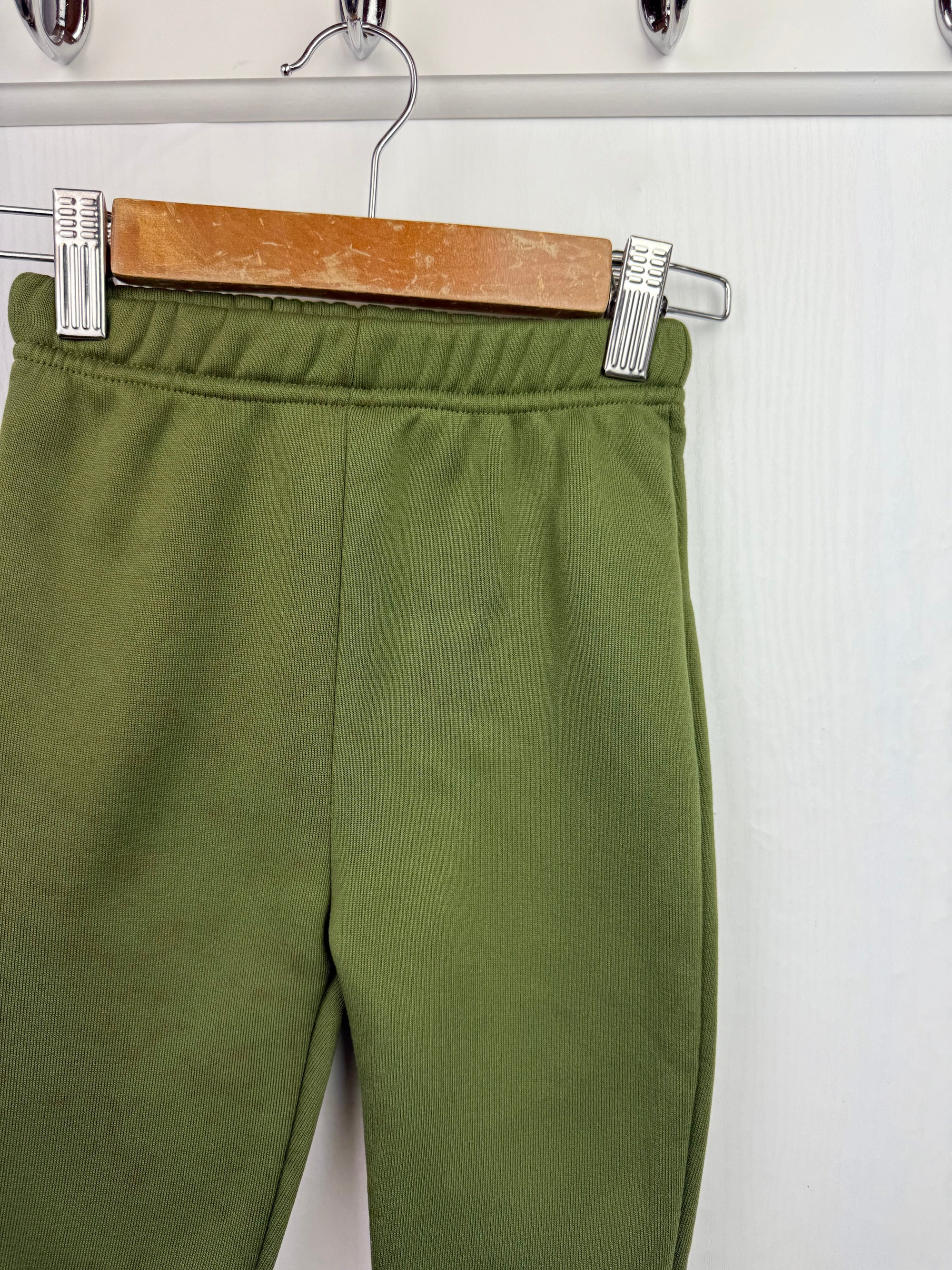 Unbranded Green Jogging Bottoms - Boys 1 - 2 Years - Little Ones Preloved. Second Hand Children's & Preloved Baby, Kids, Girls & Boys Clothes. UK online