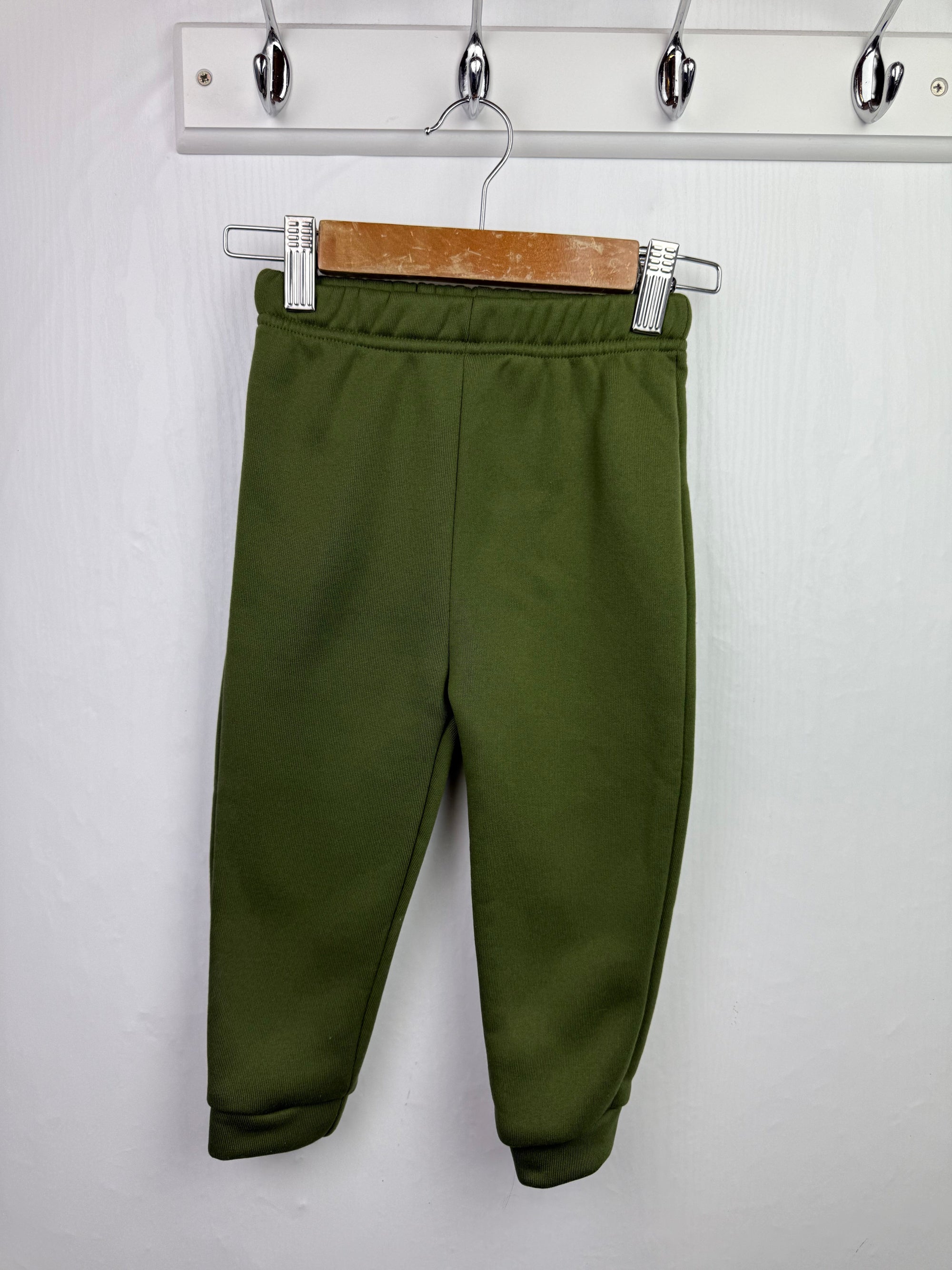 Unbranded Green Jogging Bottoms - Boys 1 - 2 Years - Little Ones Preloved. Second Hand Children's & Preloved Baby, Kids, Girls & Boys Clothes. UK online
